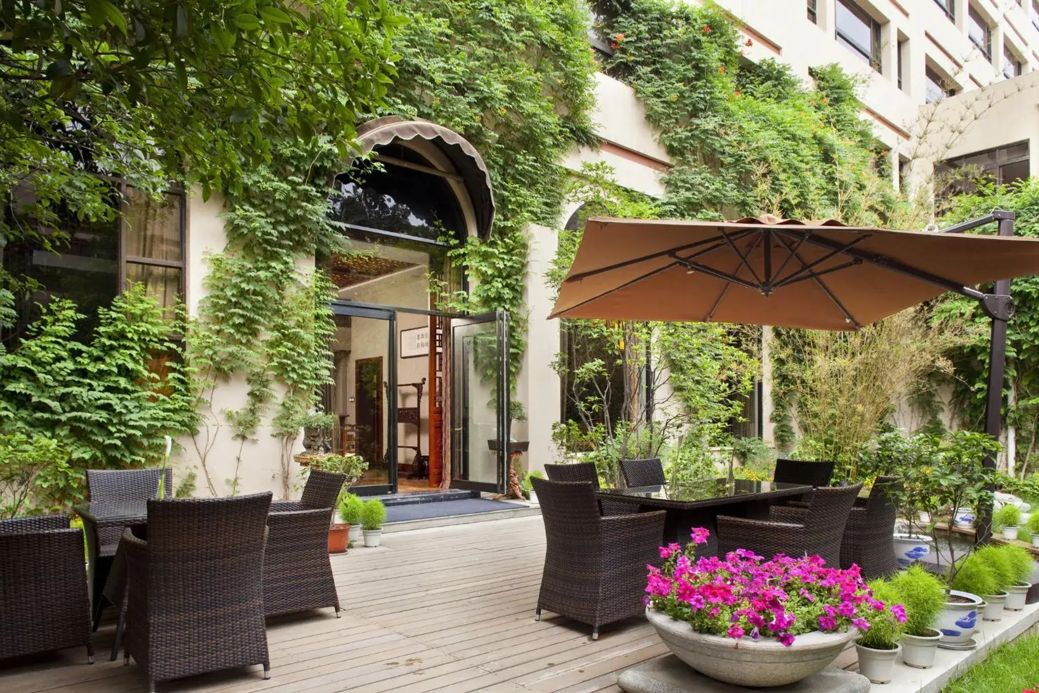 Property building in Holiday Inn Zhengzhou Zhongzhou by IHG Property building in Holiday Inn Zhengzhou Zhongzhou by IHG