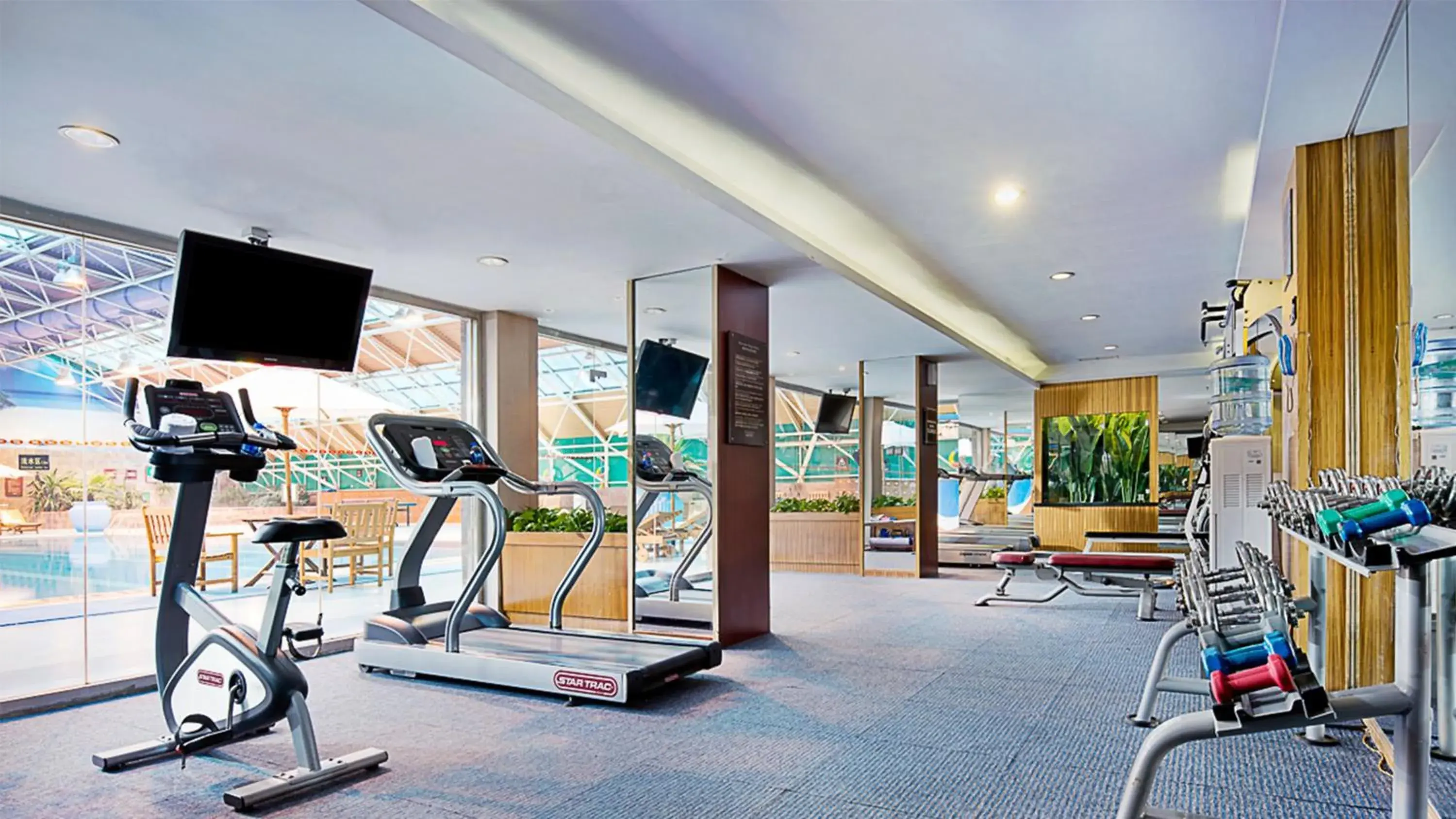 Fitness centre/facilities in Holiday Inn Zhengzhou Zhongzhou by IHG Fitness centre/facilities in Holiday Inn Zhengzhou Zhongzhou by IHG