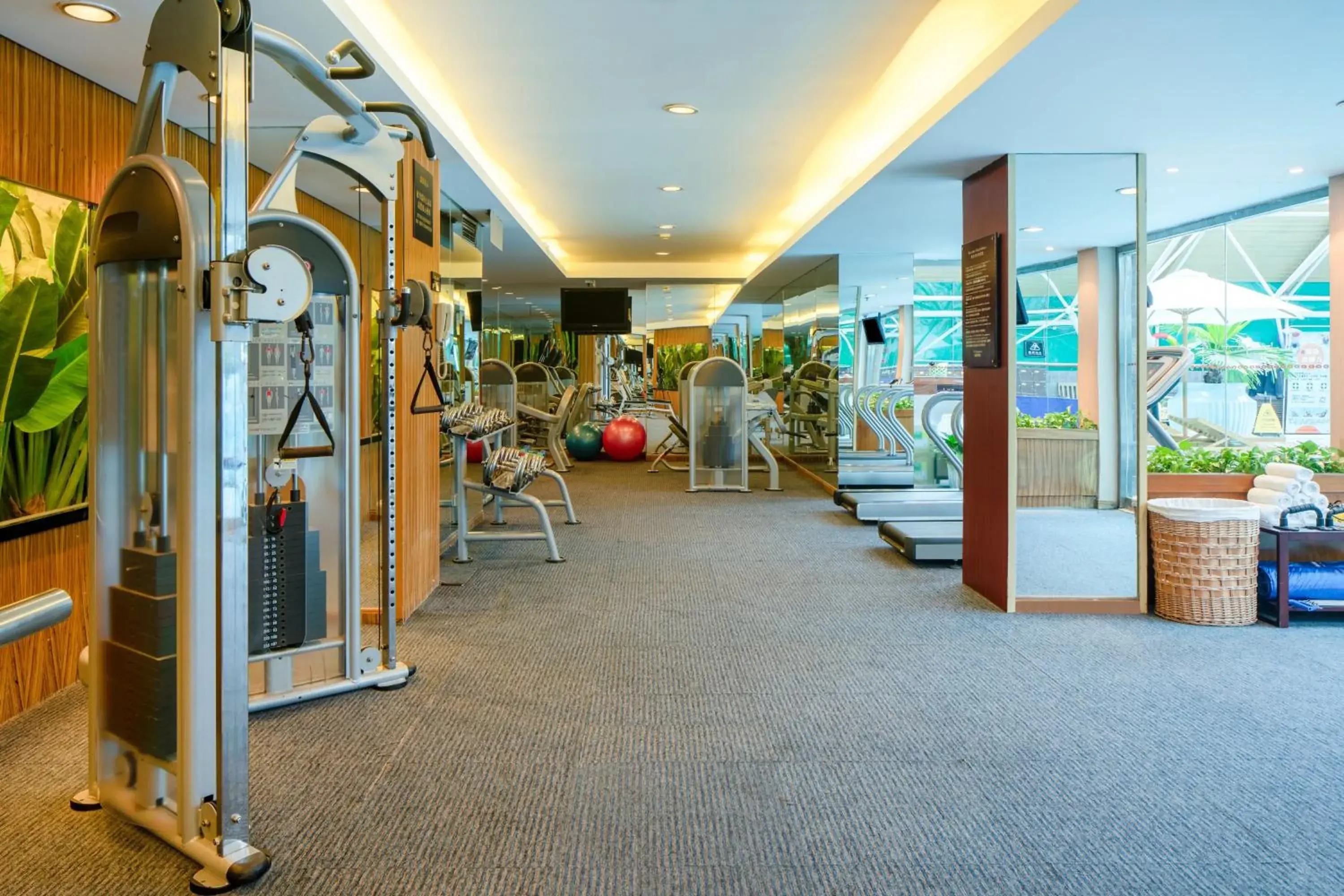 Swimming pool in Holiday Inn Zhengzhou Zhongzhou by IHG Swimming pool in Holiday Inn Zhengzhou Zhongzhou by IHG