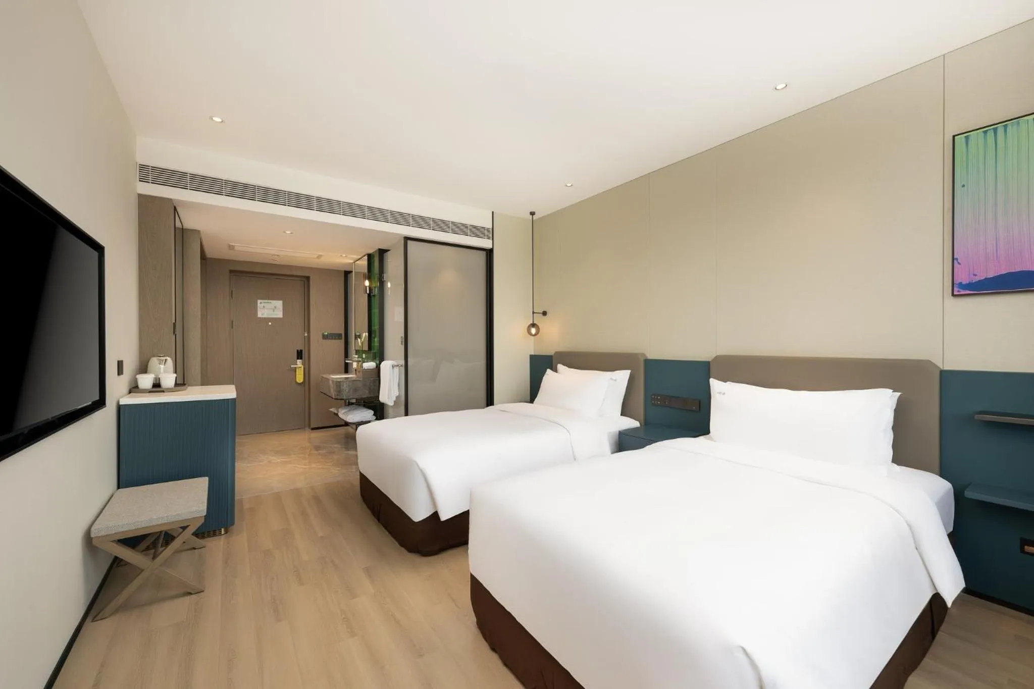 Photo of the whole room, Bed in Holiday Inn Zhengzhou Zhongzhou by IHG