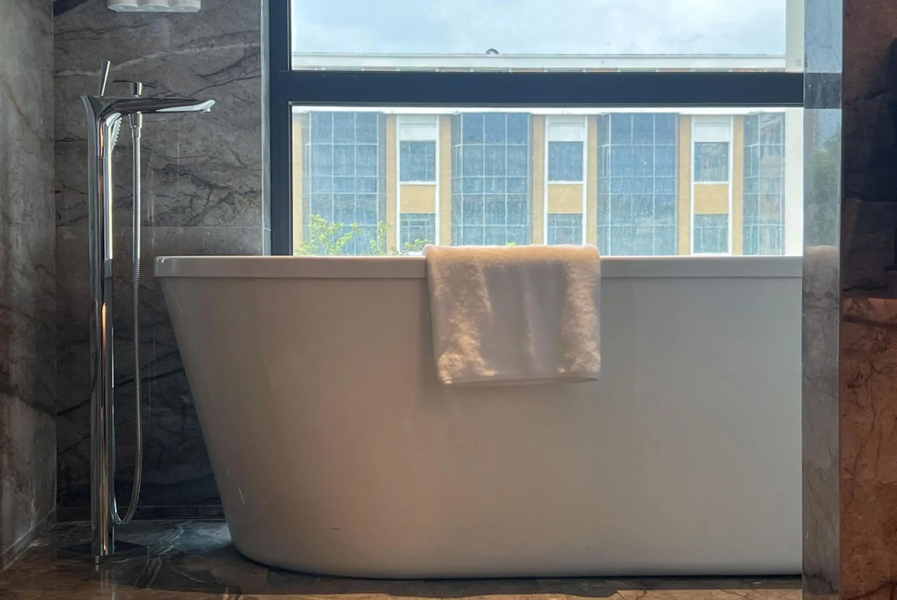 Bathroom in Holiday Inn Zhengzhou Zhongzhou by IHG Bathroom in Holiday Inn Zhengzhou Zhongzhou by IHG