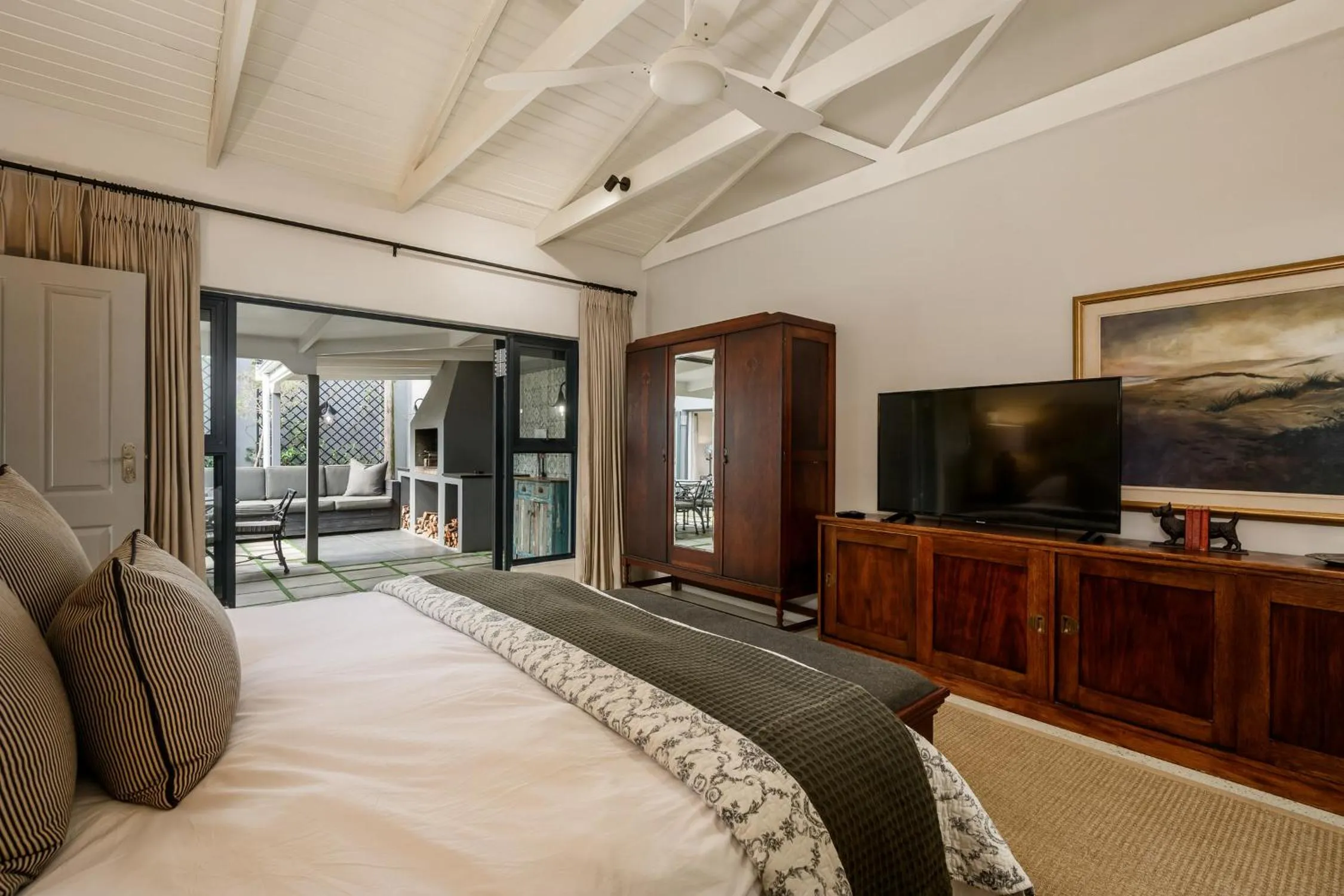 Bed in Inverell Station by The Oyster Collection