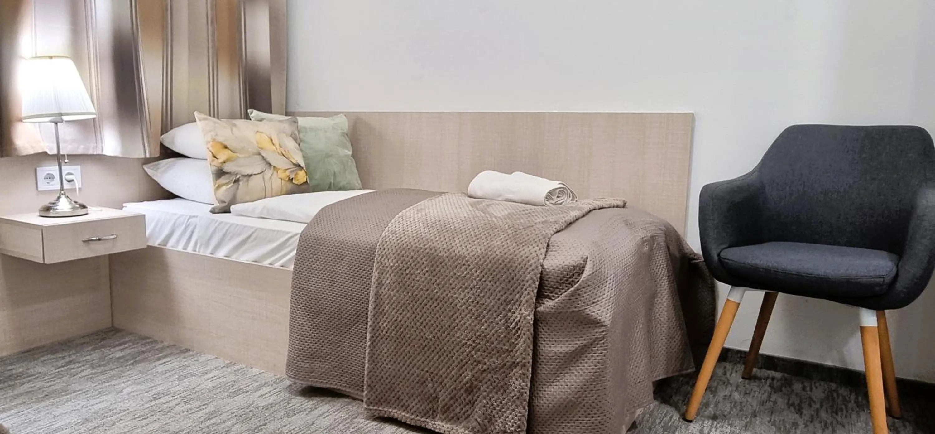 Bed in Hotel Három Gúnár