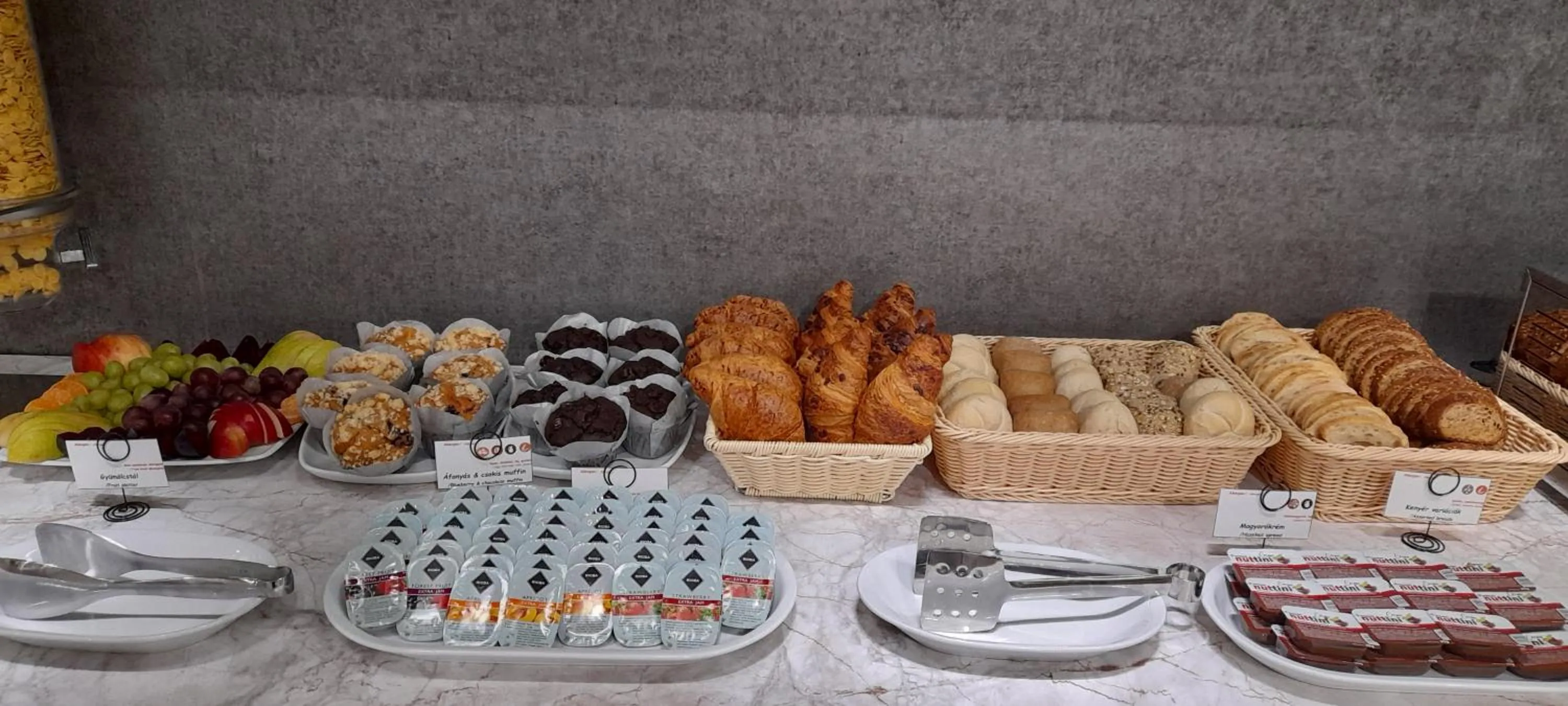 Buffet breakfast in Hotel Három Gúnár