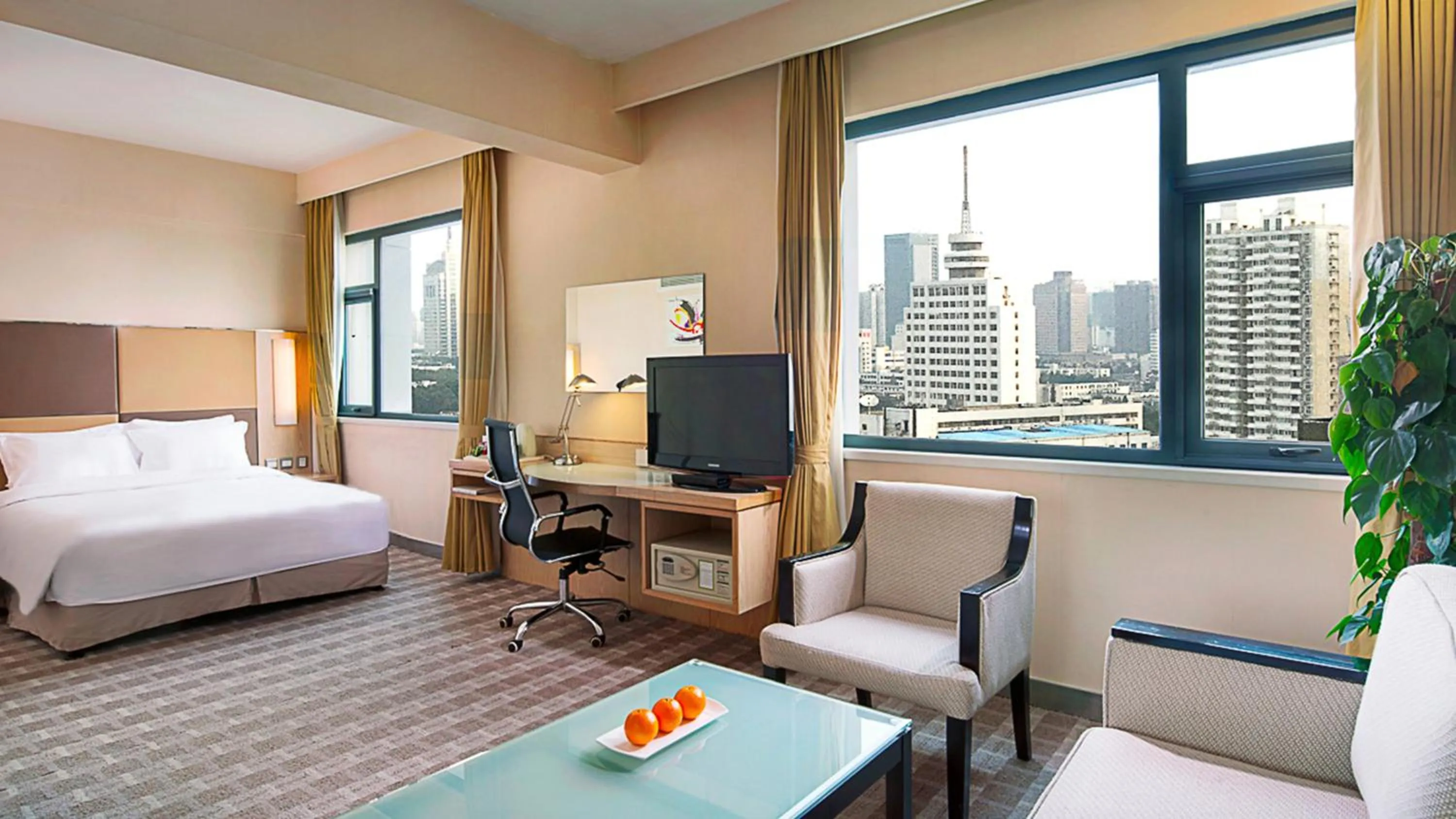 Photo of the whole room, Bed in Holiday Inn Express Zhengzhou Zhongzhou by IHG