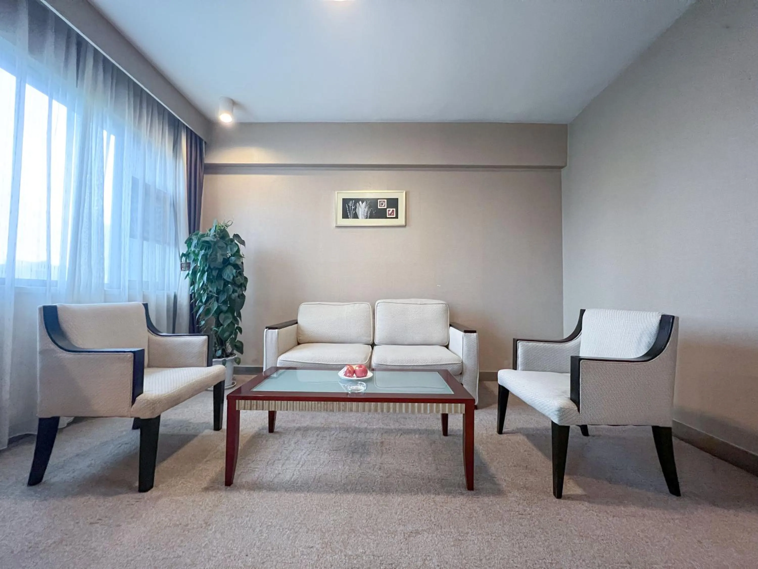Living room in Holiday Inn Express Zhengzhou Zhongzhou by IHG