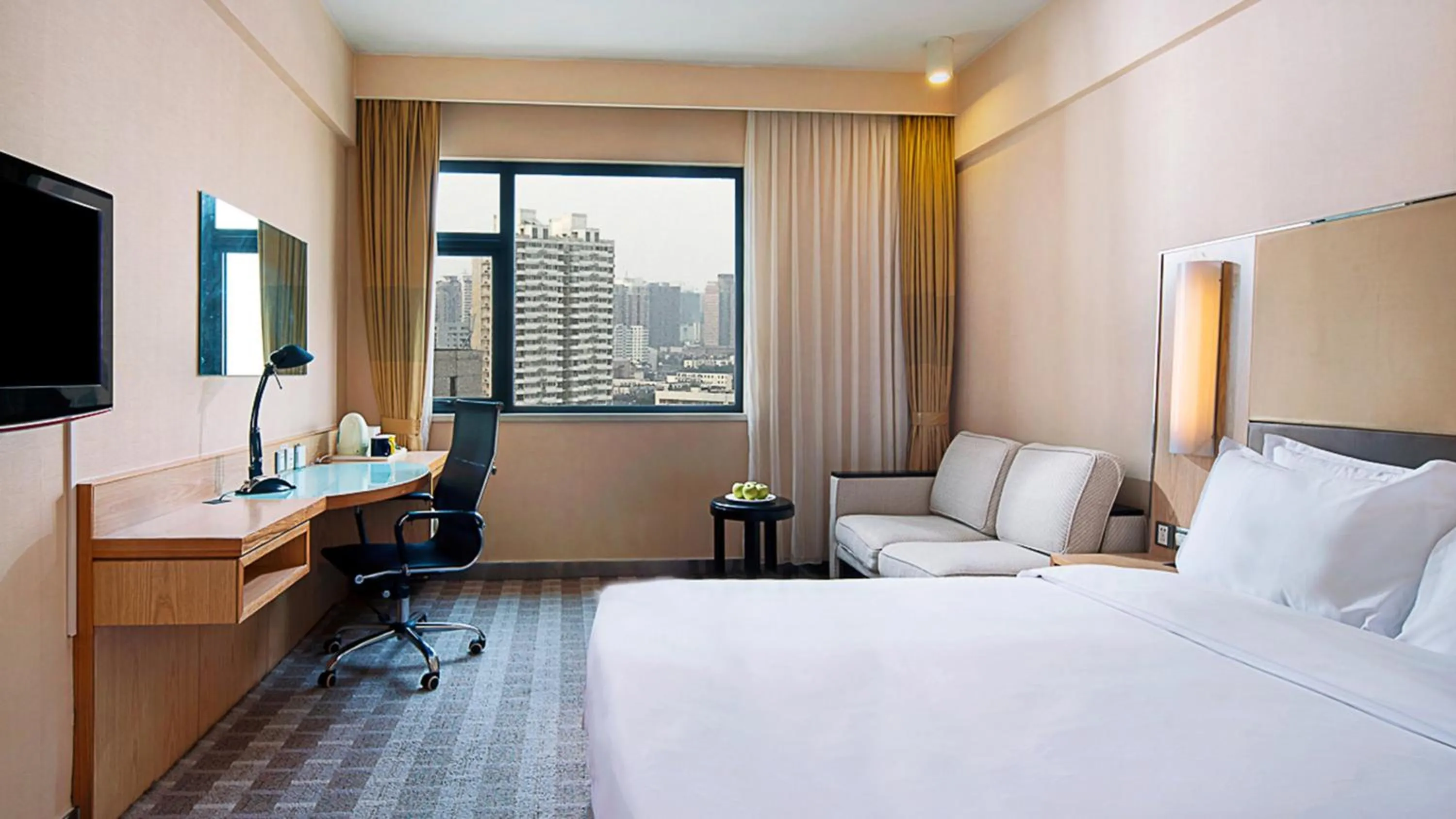 Photo of the whole room, Bed in Holiday Inn Express Zhengzhou Zhongzhou by IHG