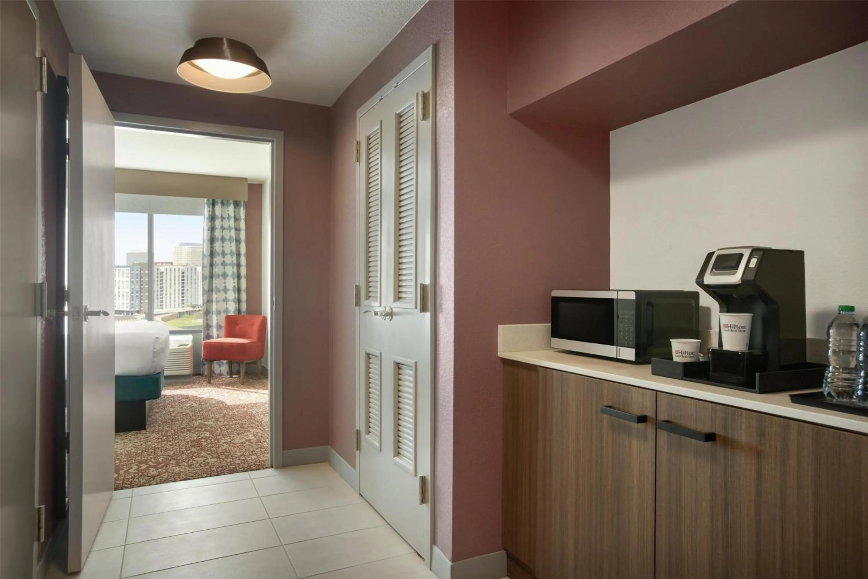 Photo of the whole room in Hilton Garden Inn Atlanta Downtown