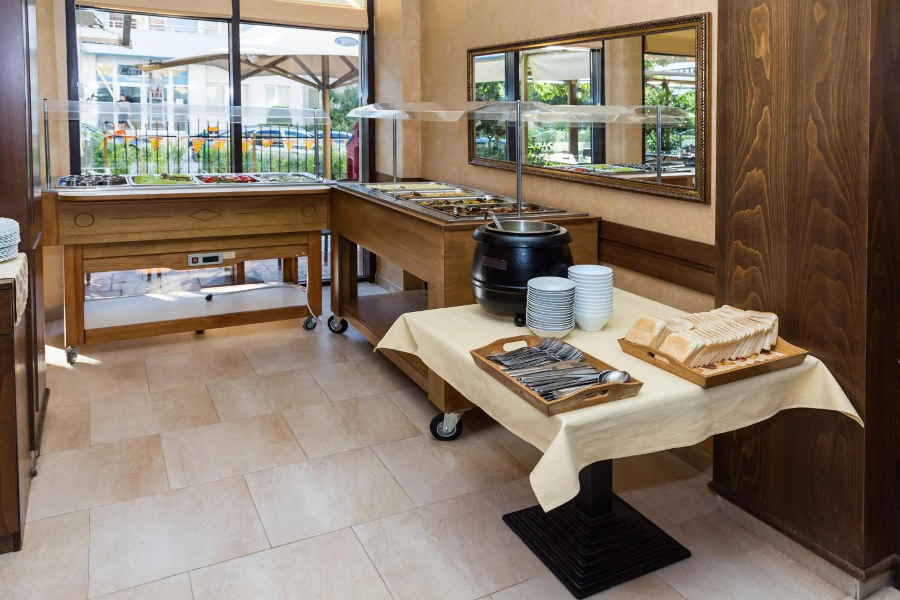 Restaurant/places to eat in Hotel St Valentine all inclusive