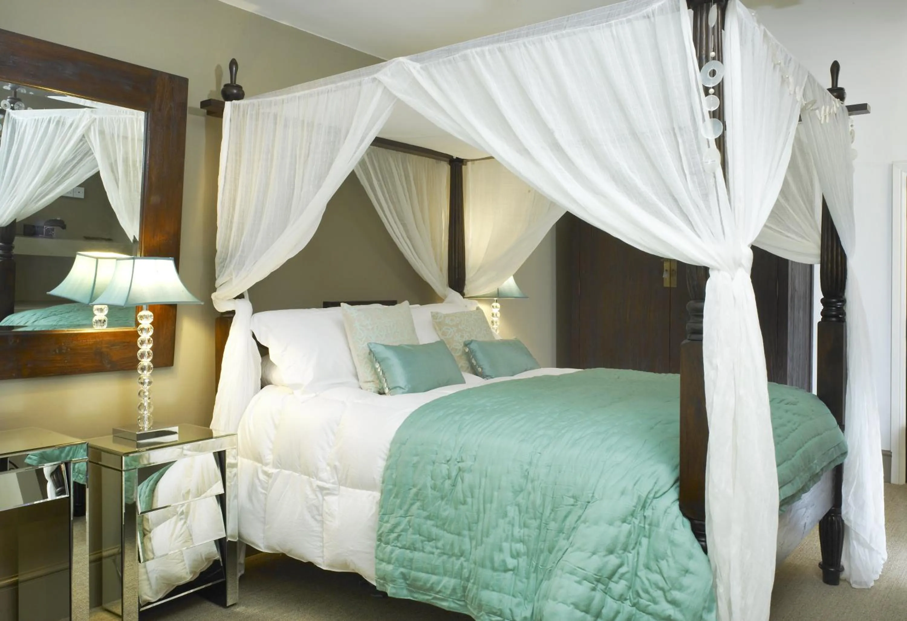 Bed in Windfalls Boutique Hotel