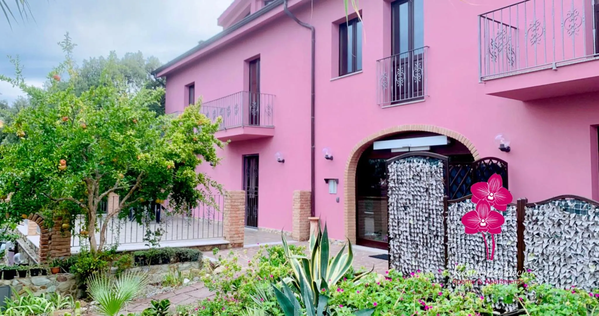 Property building in Residenza Locci - Rooms & Apartments