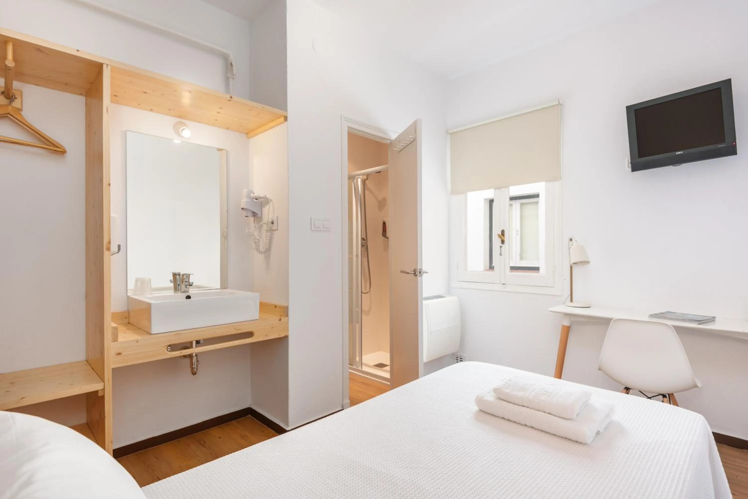 Photo of the whole room, Bed in Hostal Jume - Urban Rooms