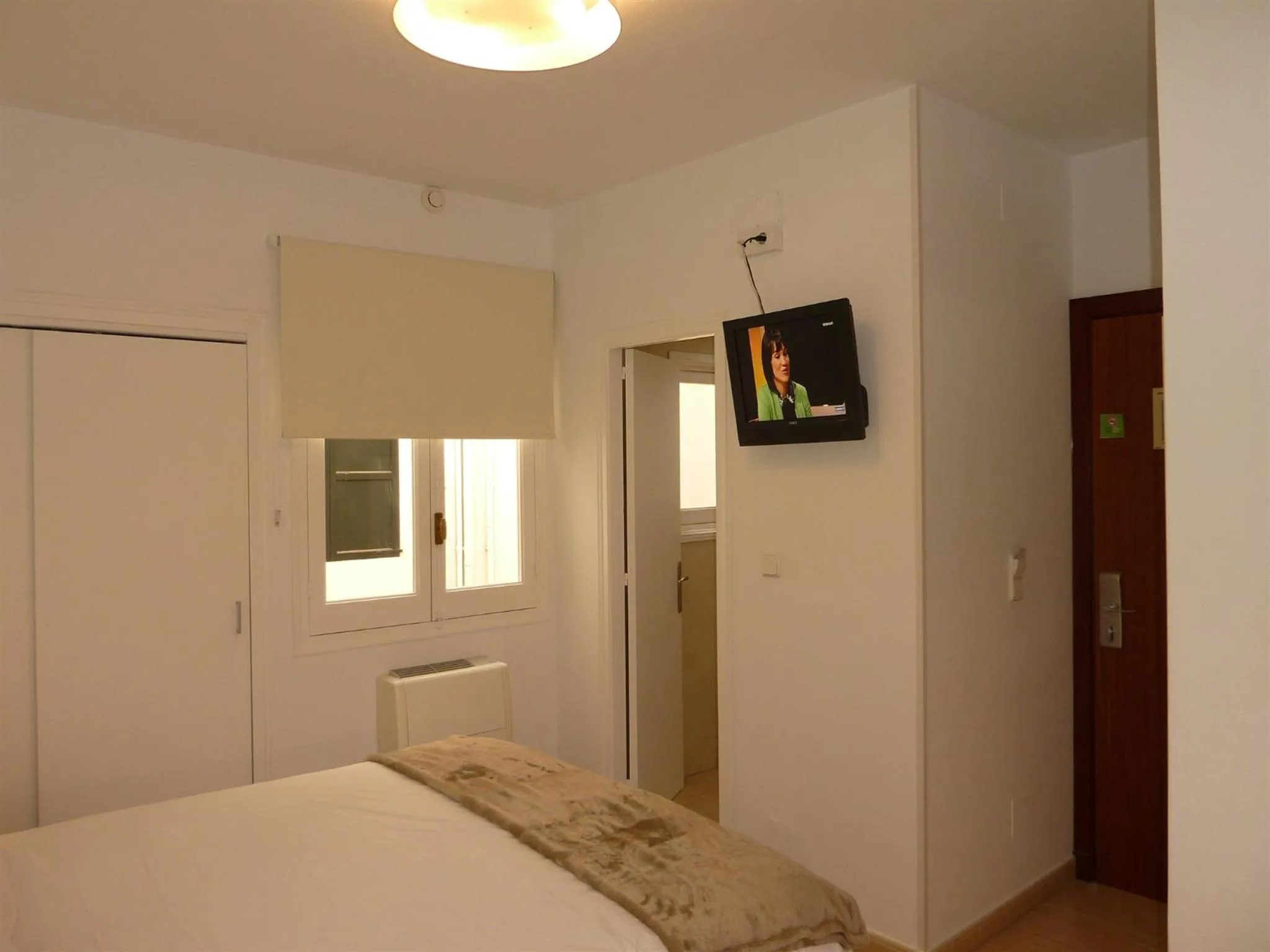 Photo of the whole room, Bed in Hostal Jume - Urban Rooms