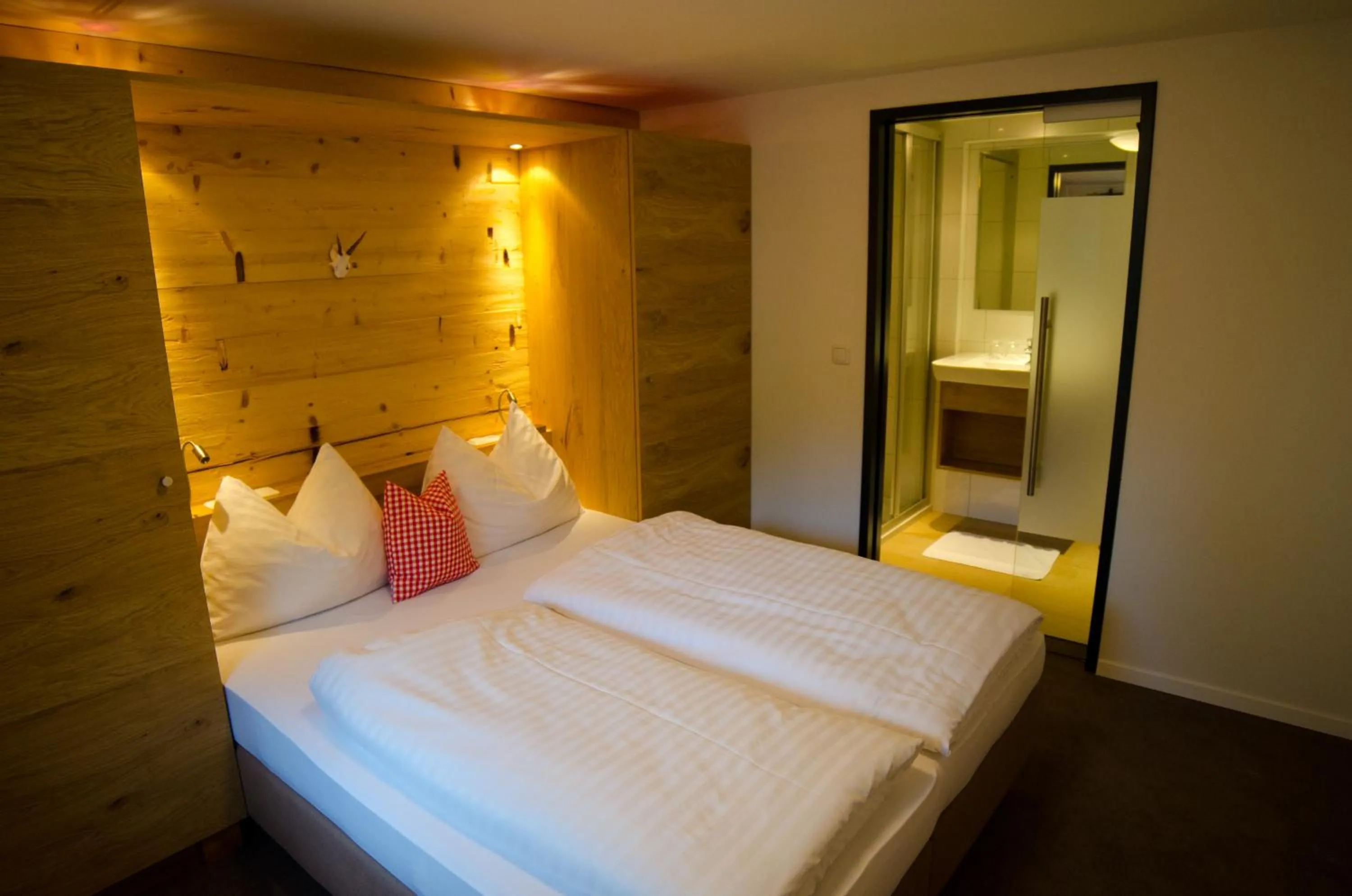 Bed in Hotel Unterbrunn Apartments & Gästehaus