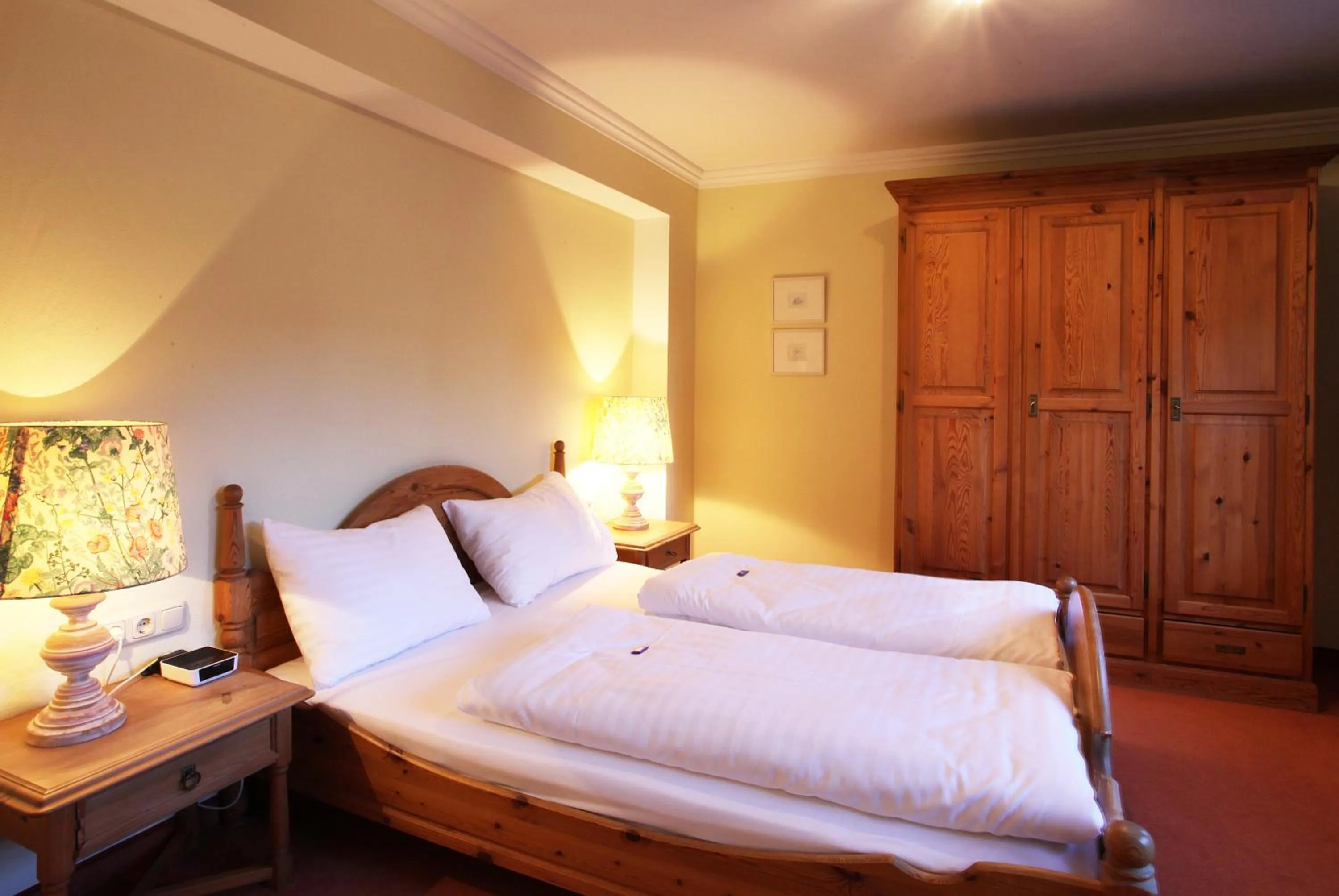Bed in Hotel Unterbrunn Apartments & Gästehaus