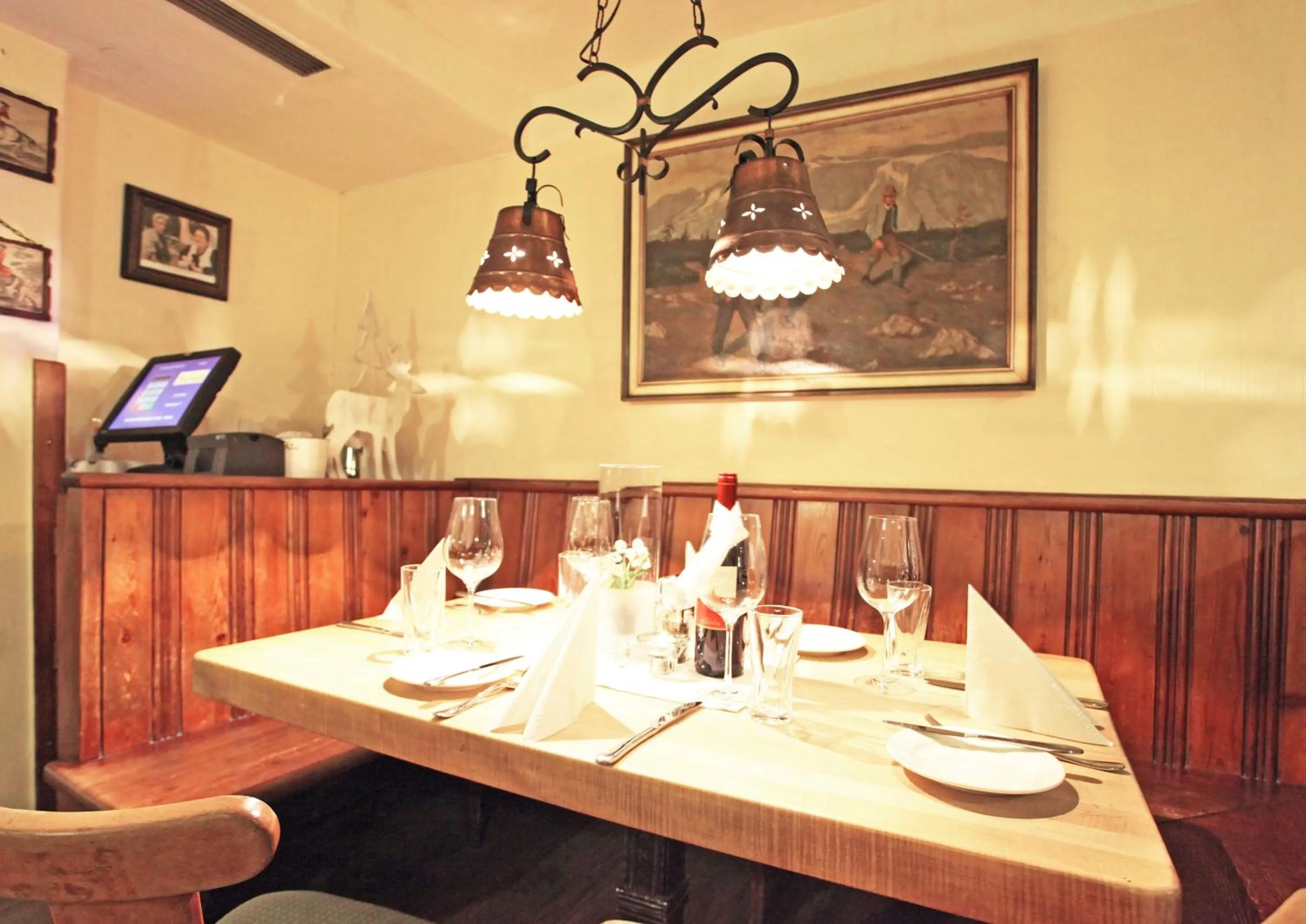 Restaurant/places to eat in Hotel Unterbrunn Apartments & Gästehaus