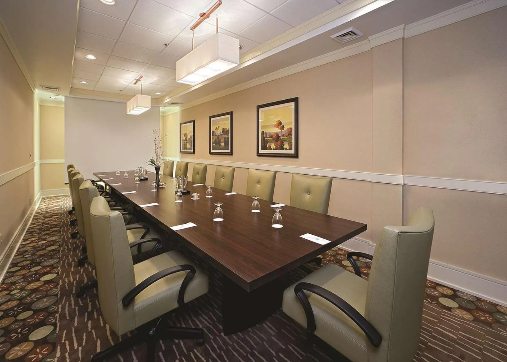 Meeting/conference room in Doubletree Suites by Hilton at The Battery Atlanta