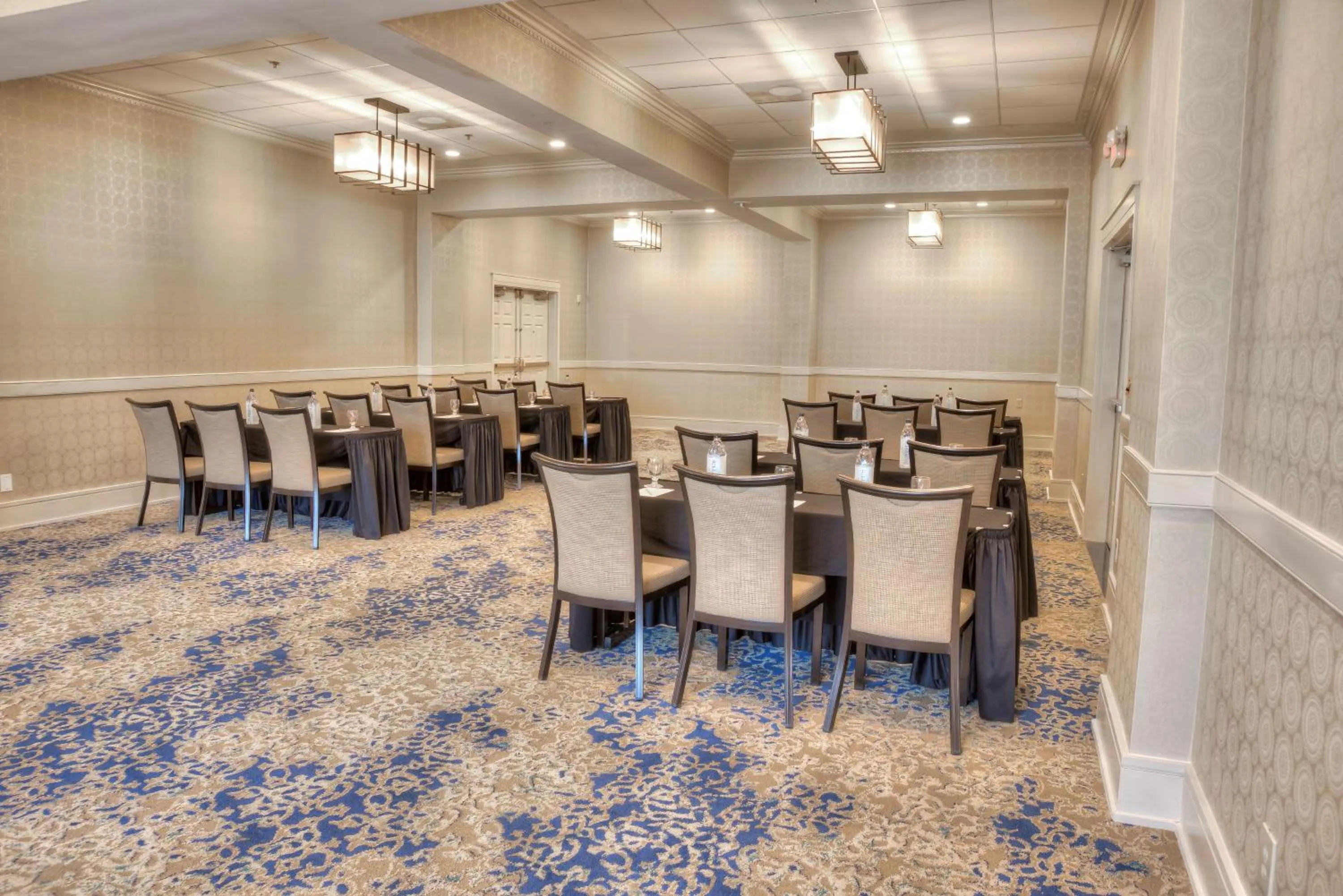 Meeting/conference room in Doubletree Suites by Hilton at The Battery Atlanta