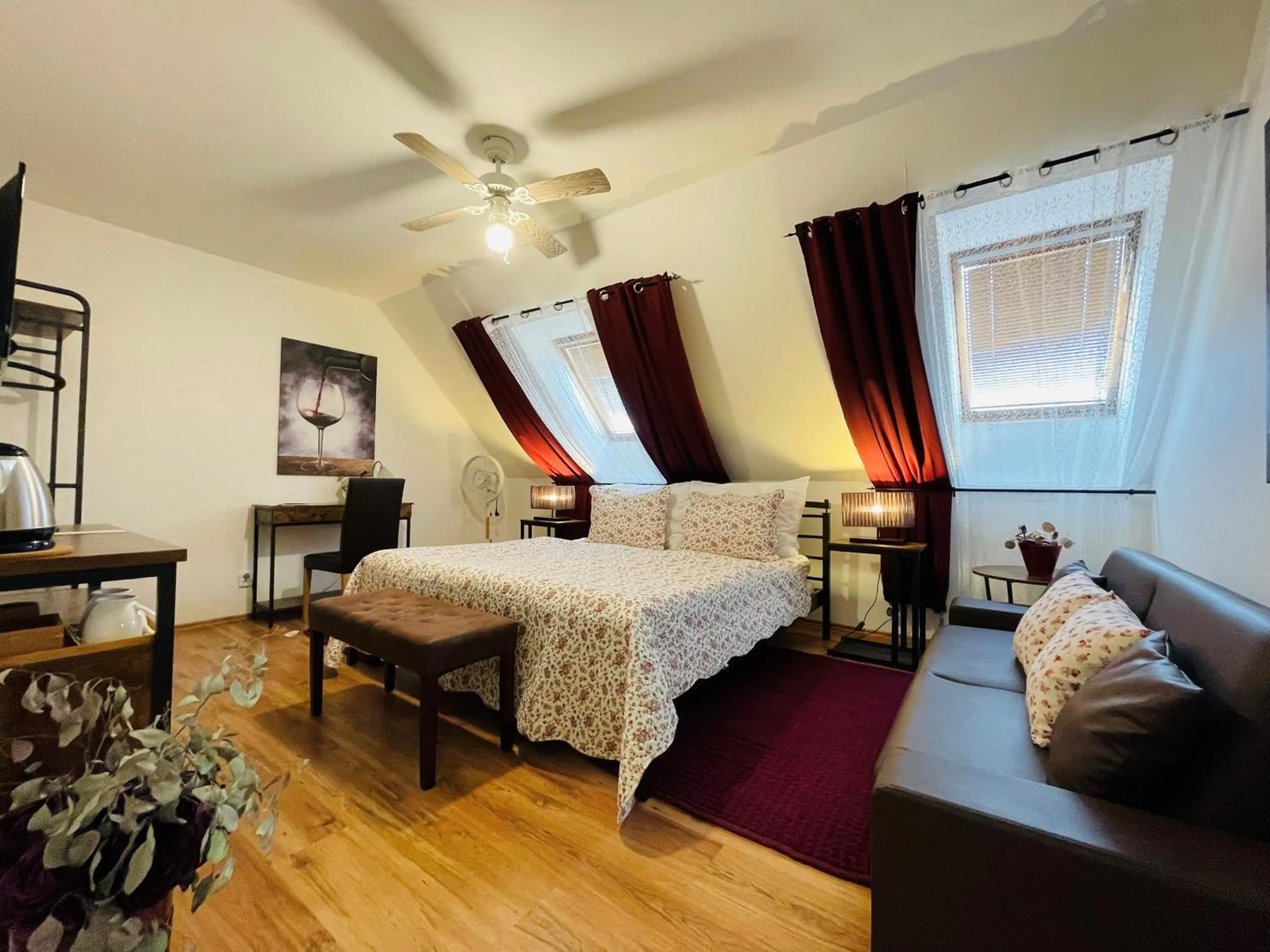 Bed in Hotel Marcincak***