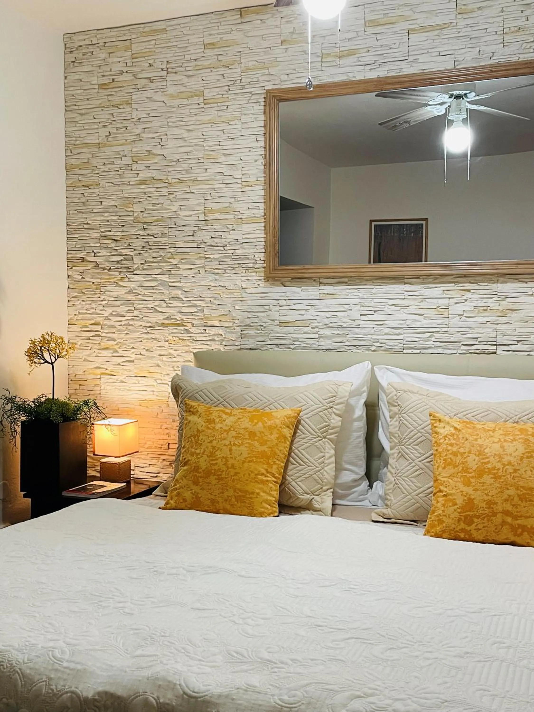 Bed in Hotel Marcincak***