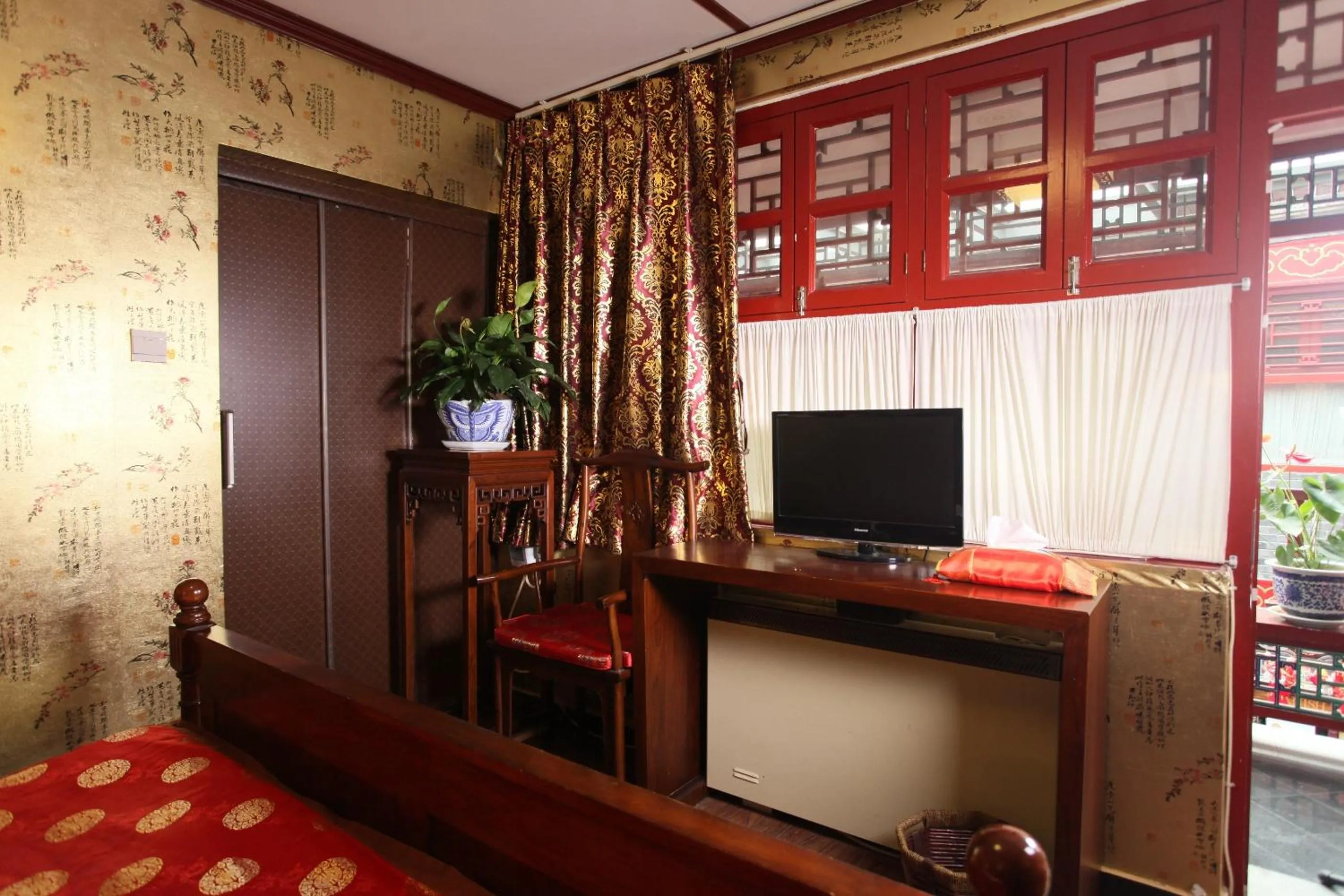 TV and multimedia, TV/Entertainment Center in Imperial Courtyard