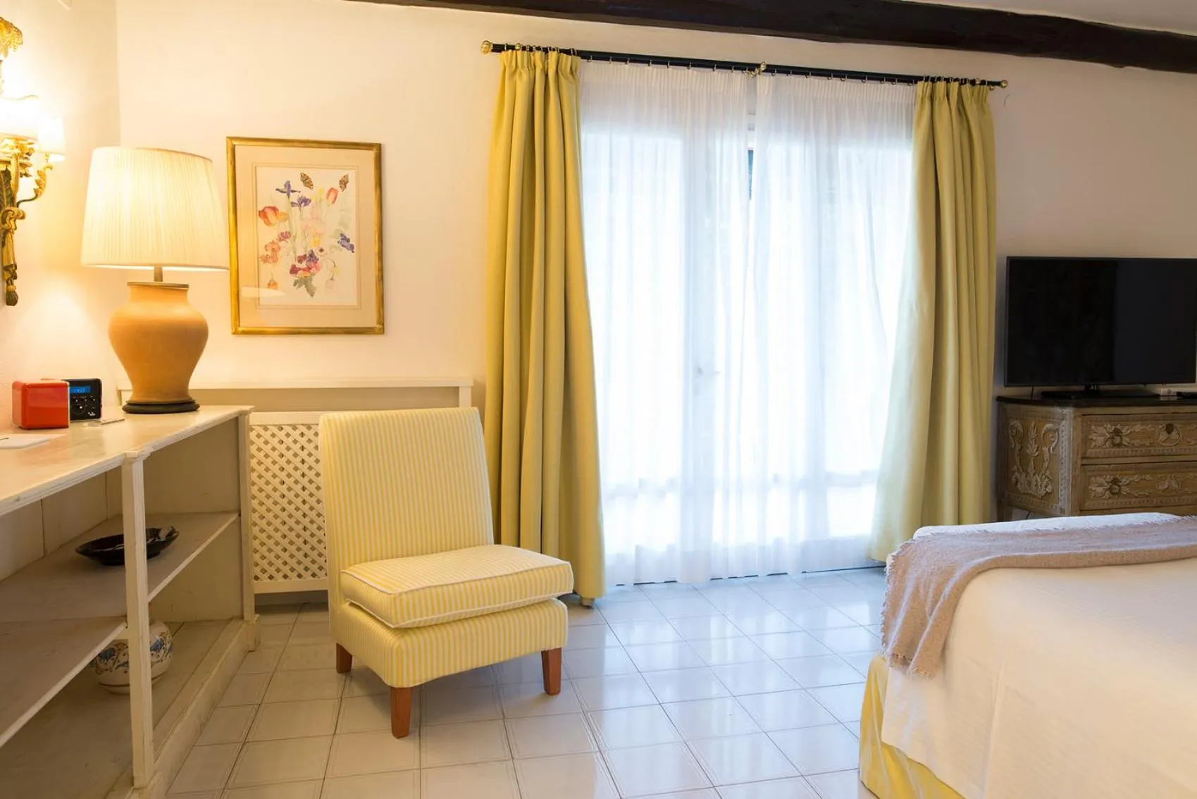 View (from property/room), Bed in Il Pellicano