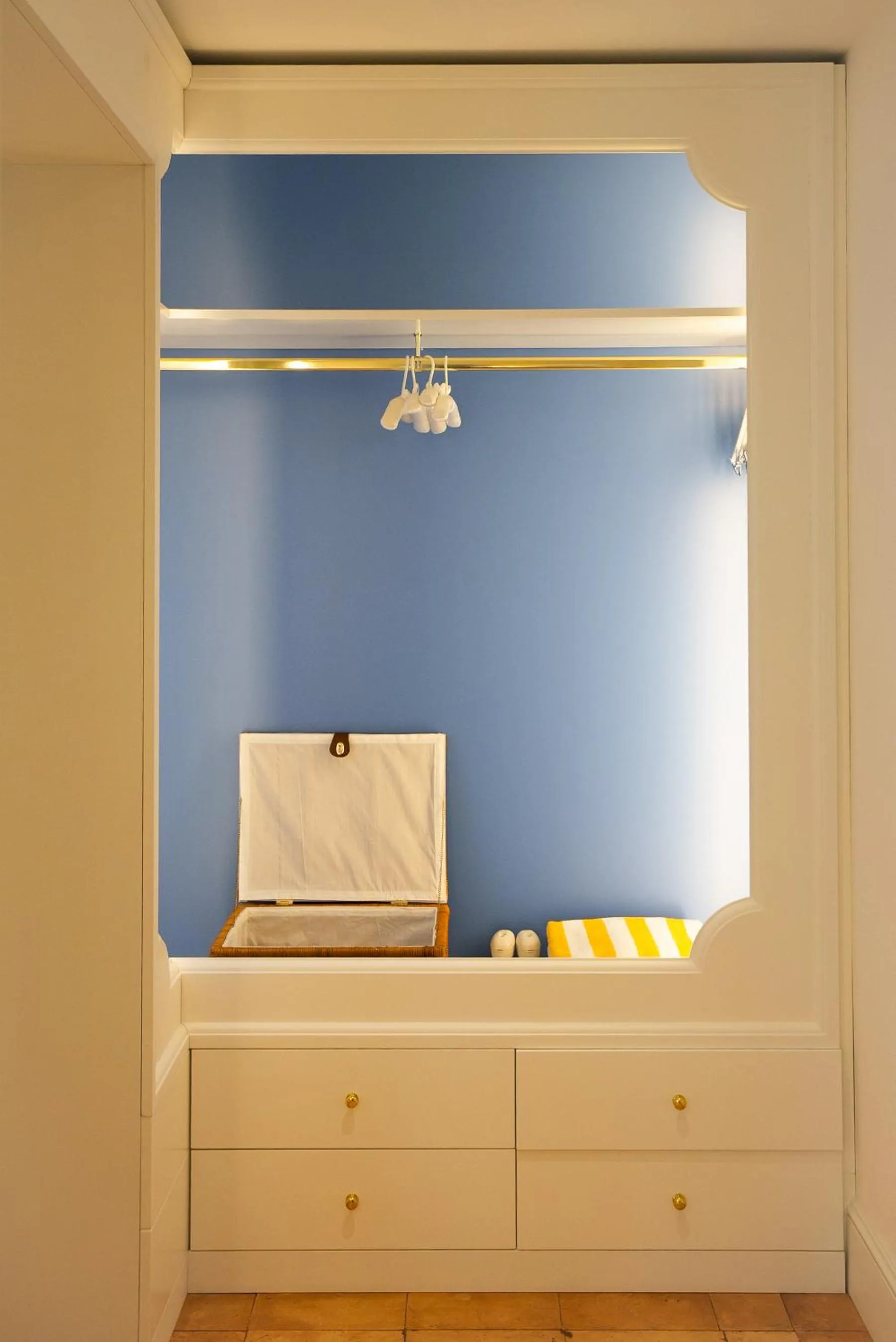 wardrobe, Bed in Il Pellicano