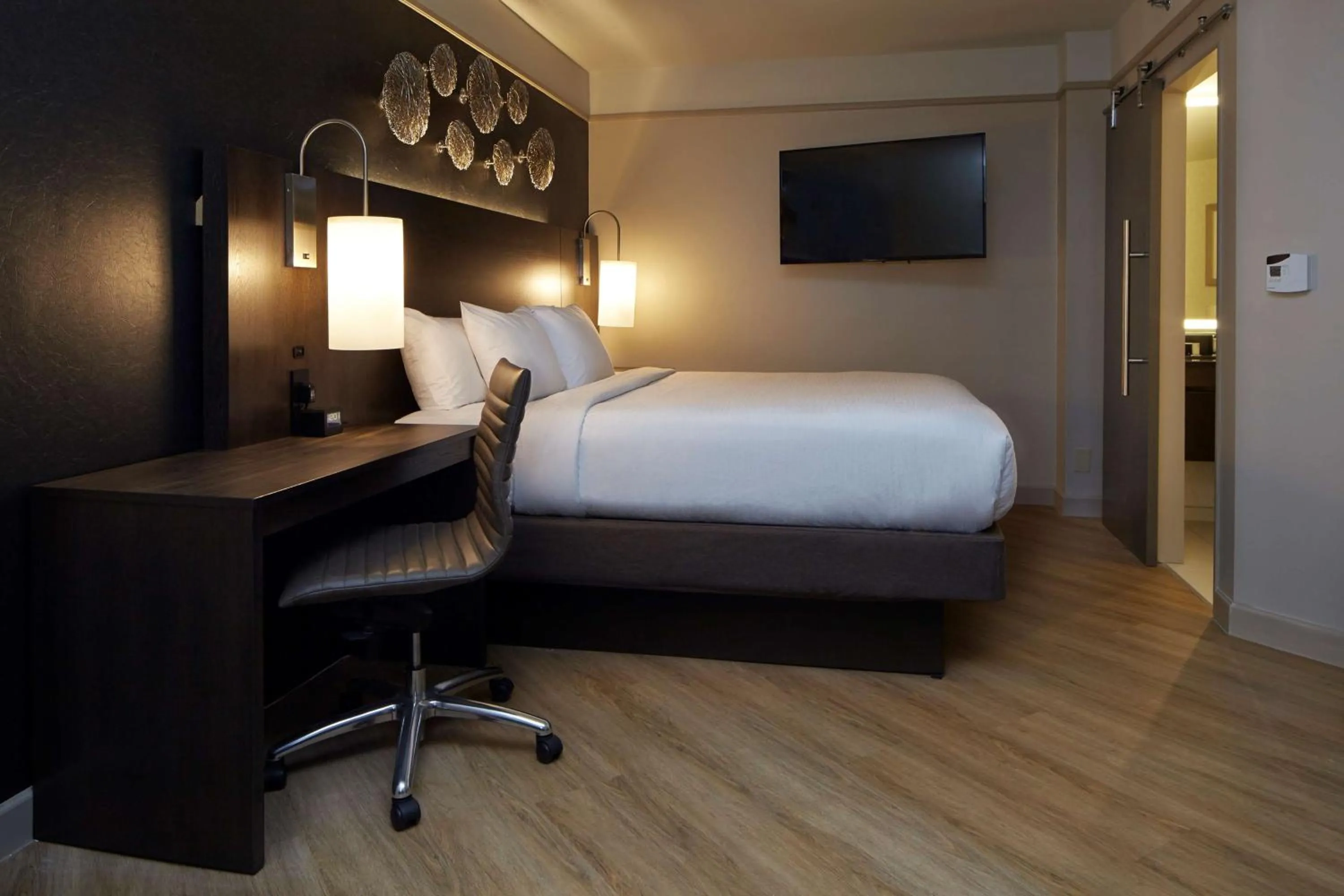 Bedroom, Bed in Embassy Suites by Hilton Atlanta Galleria