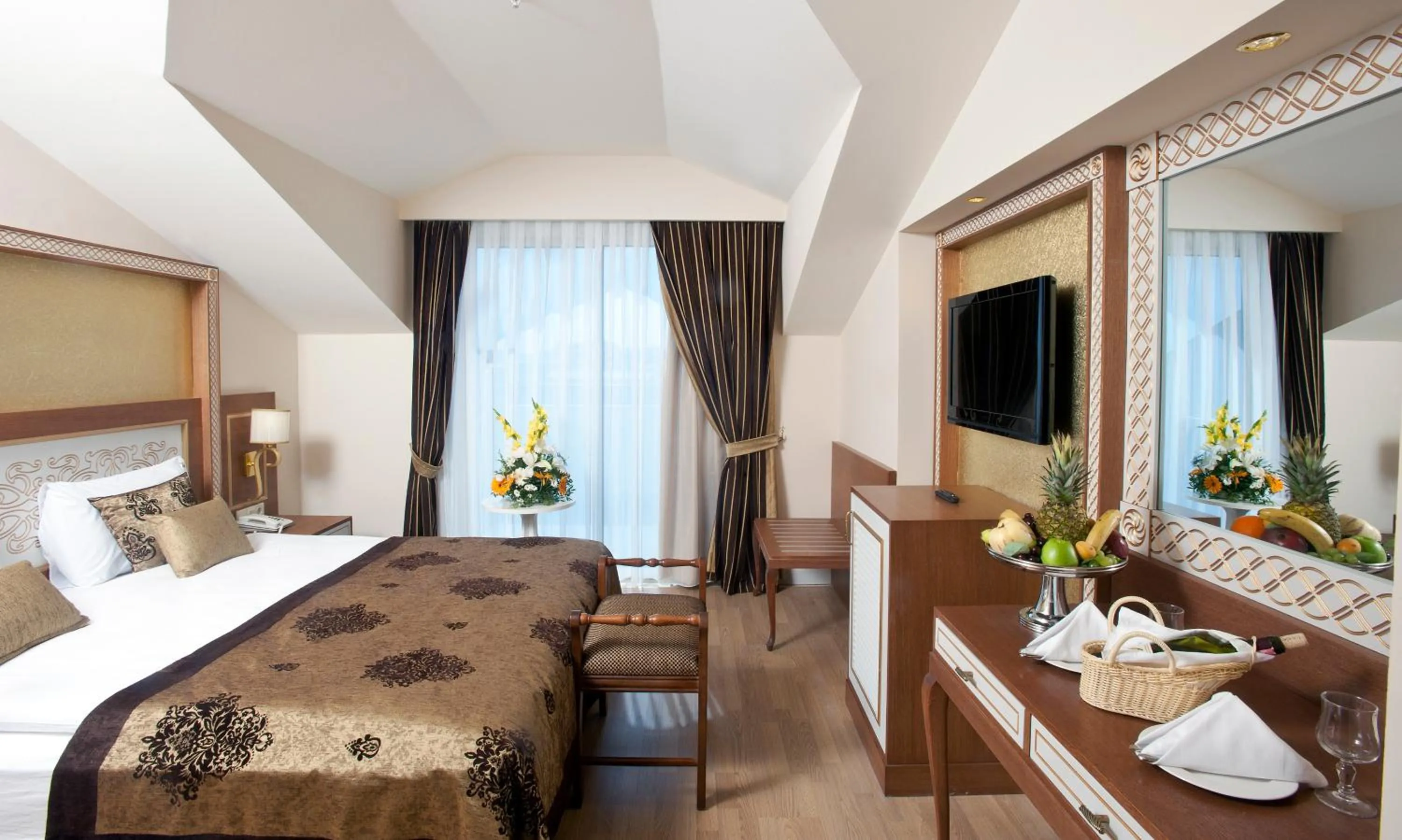 Lounge or bar in Ex-Crystal Palace Luxury Resort & Spa - Ultimate All Inclusive