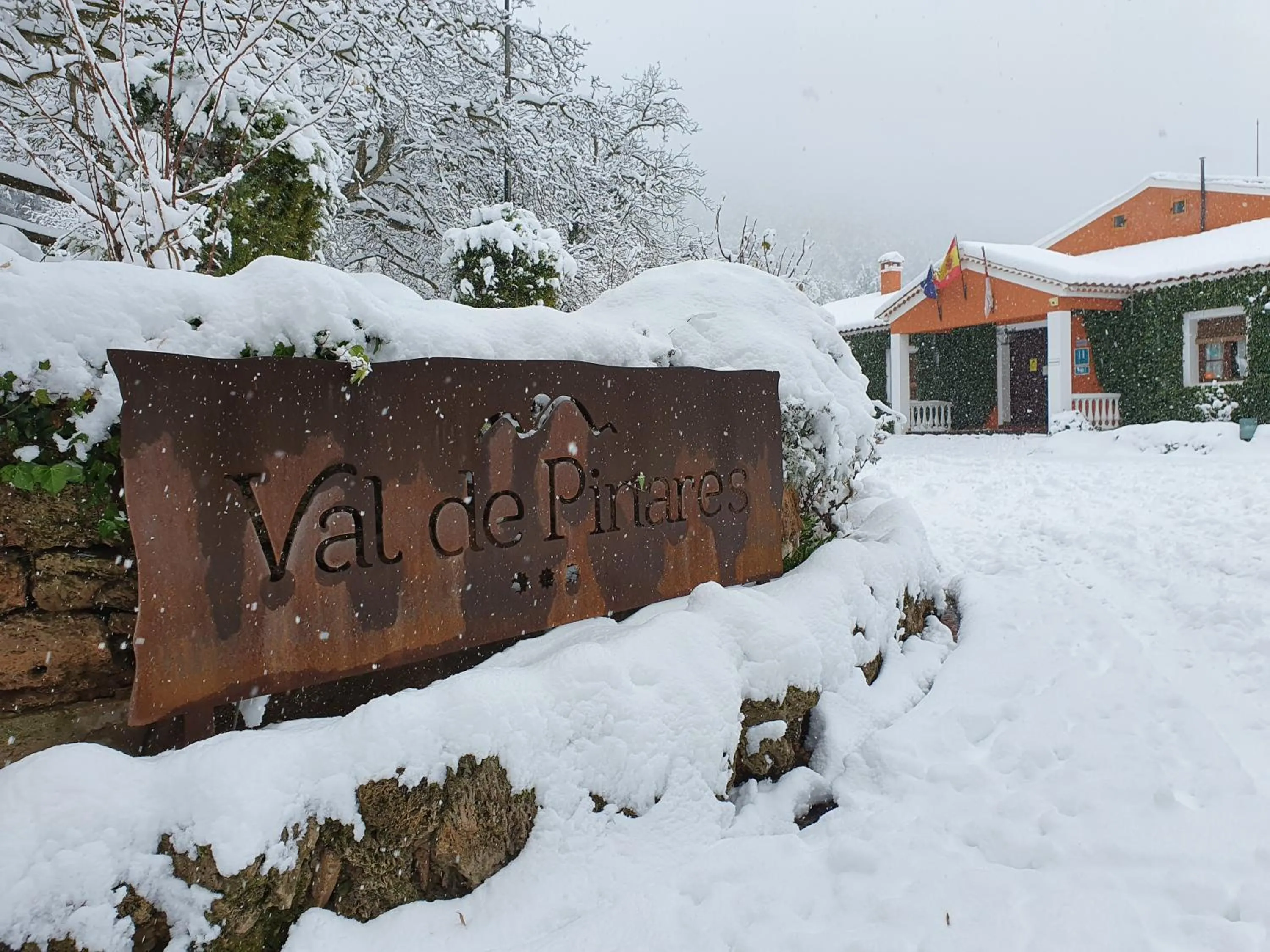 Lobby or reception in Hospedium Hotel Val de Pinares