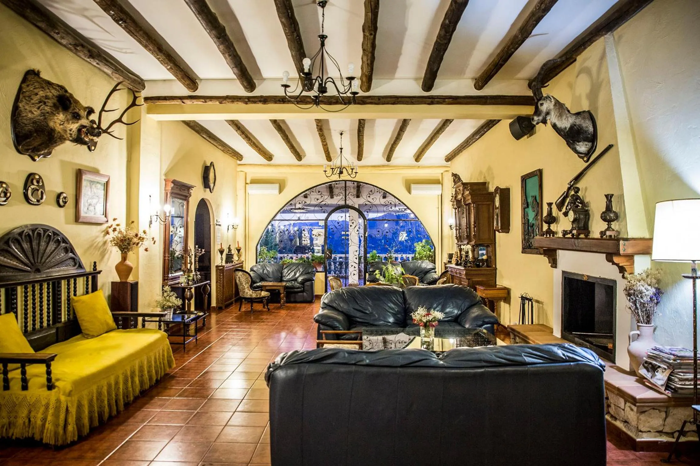 Lounge or bar in Hospedium Hotel Val de Pinares