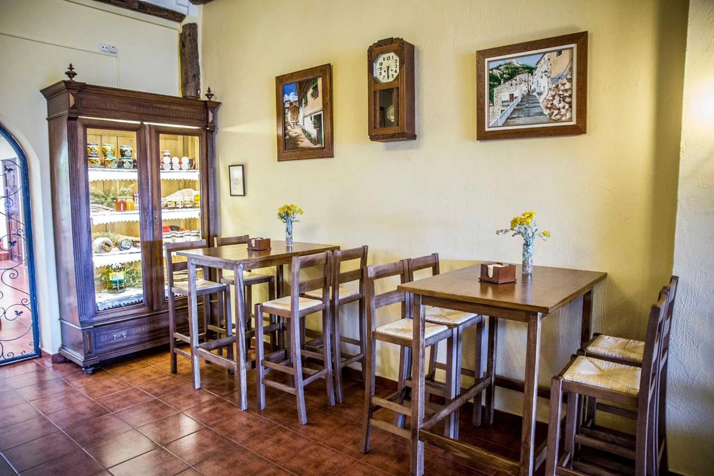 Lounge or bar in Hospedium Hotel Val de Pinares