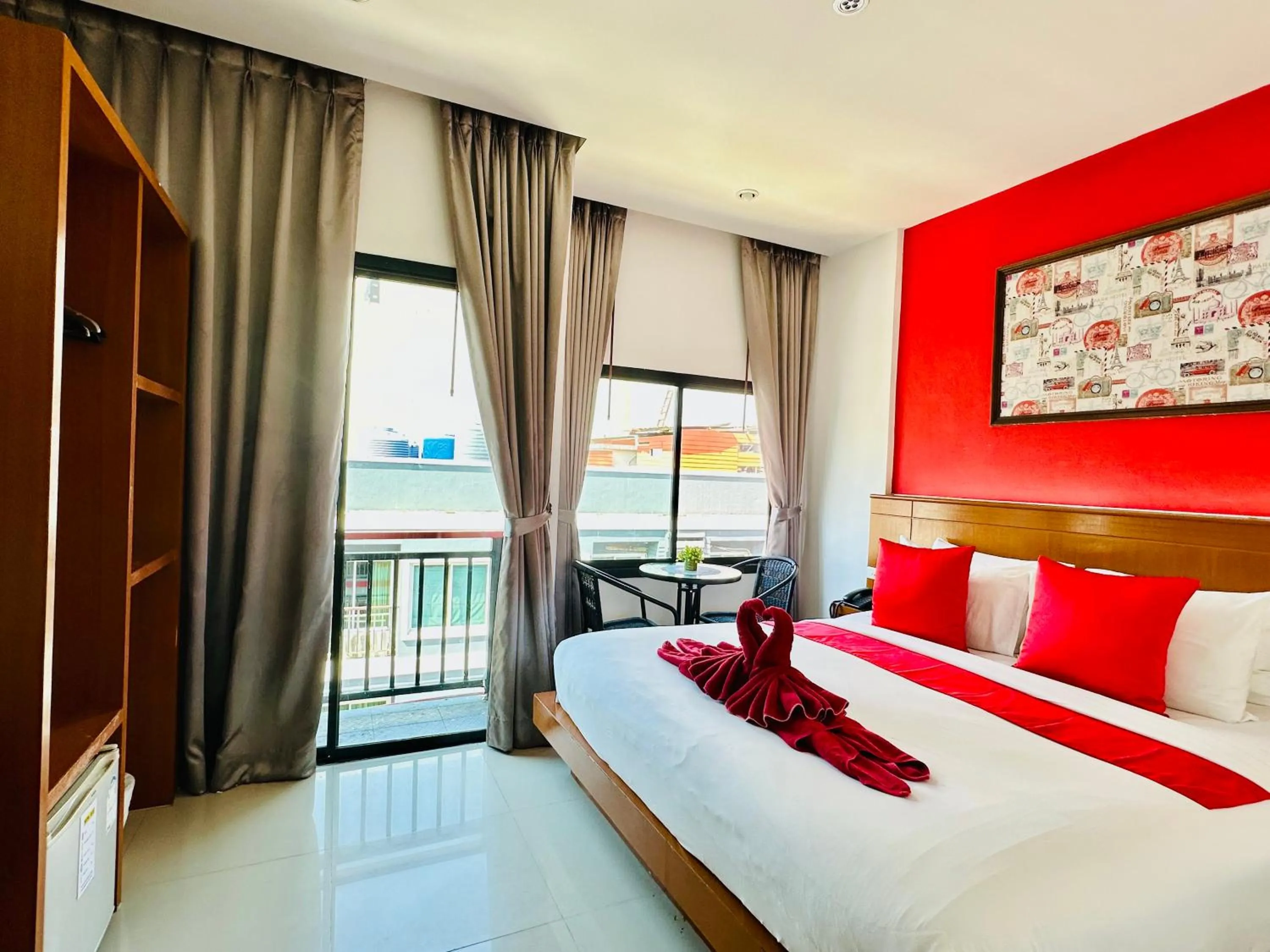 Bedroom, Bed in PJ Patong Resortel