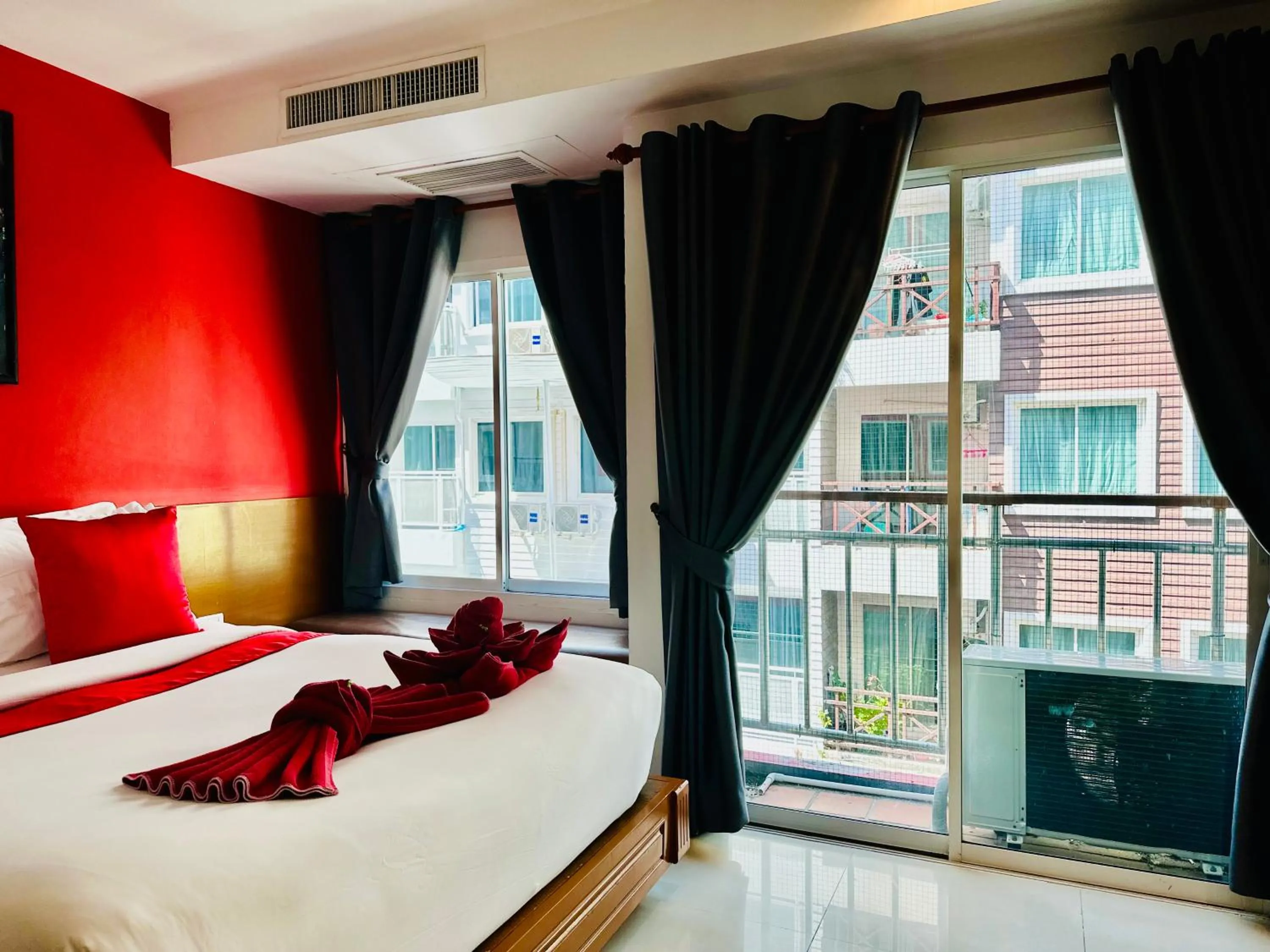 Bedroom, Bed in PJ Patong Resortel