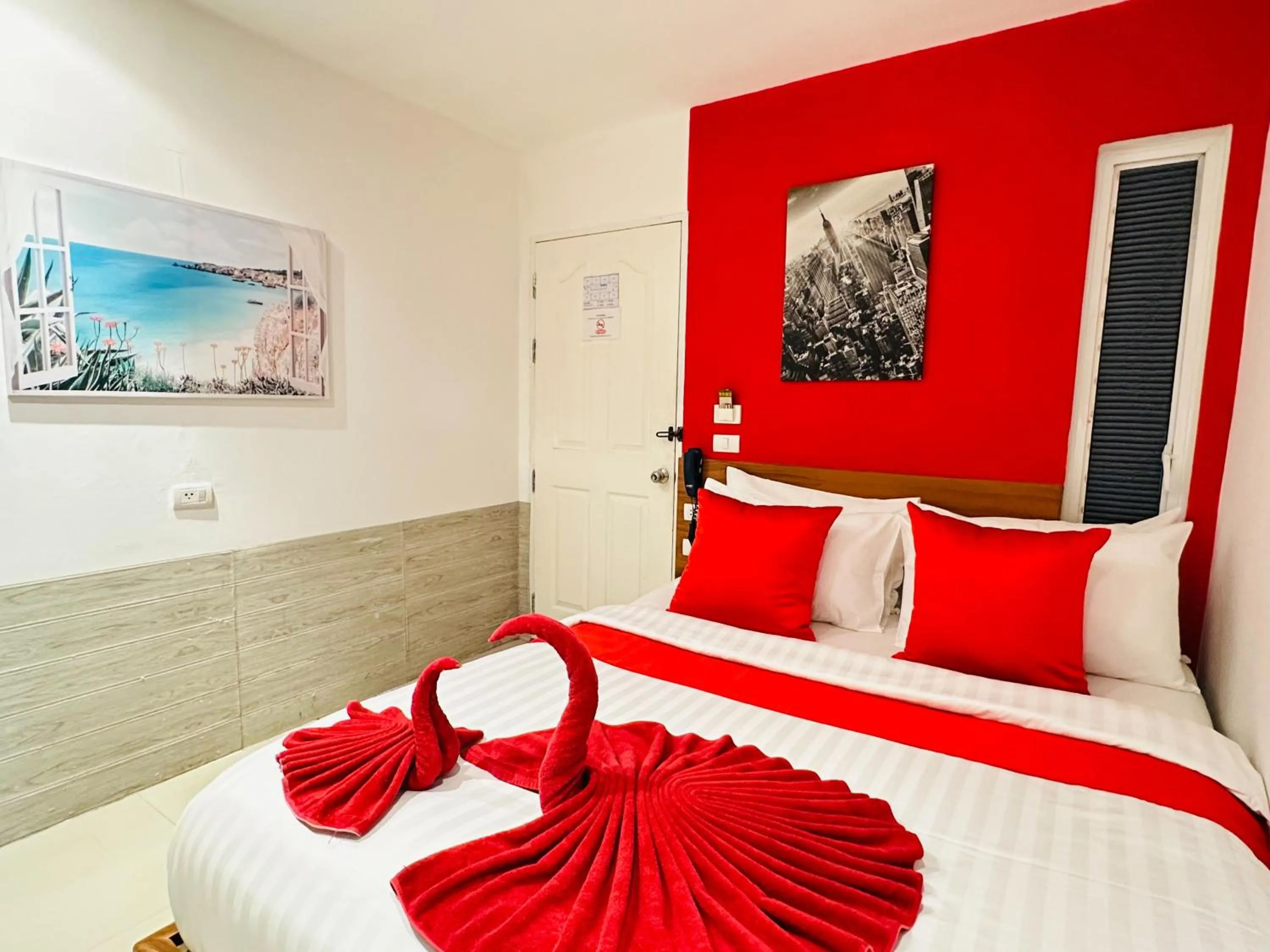 Bedroom, Bed in PJ Patong Resortel