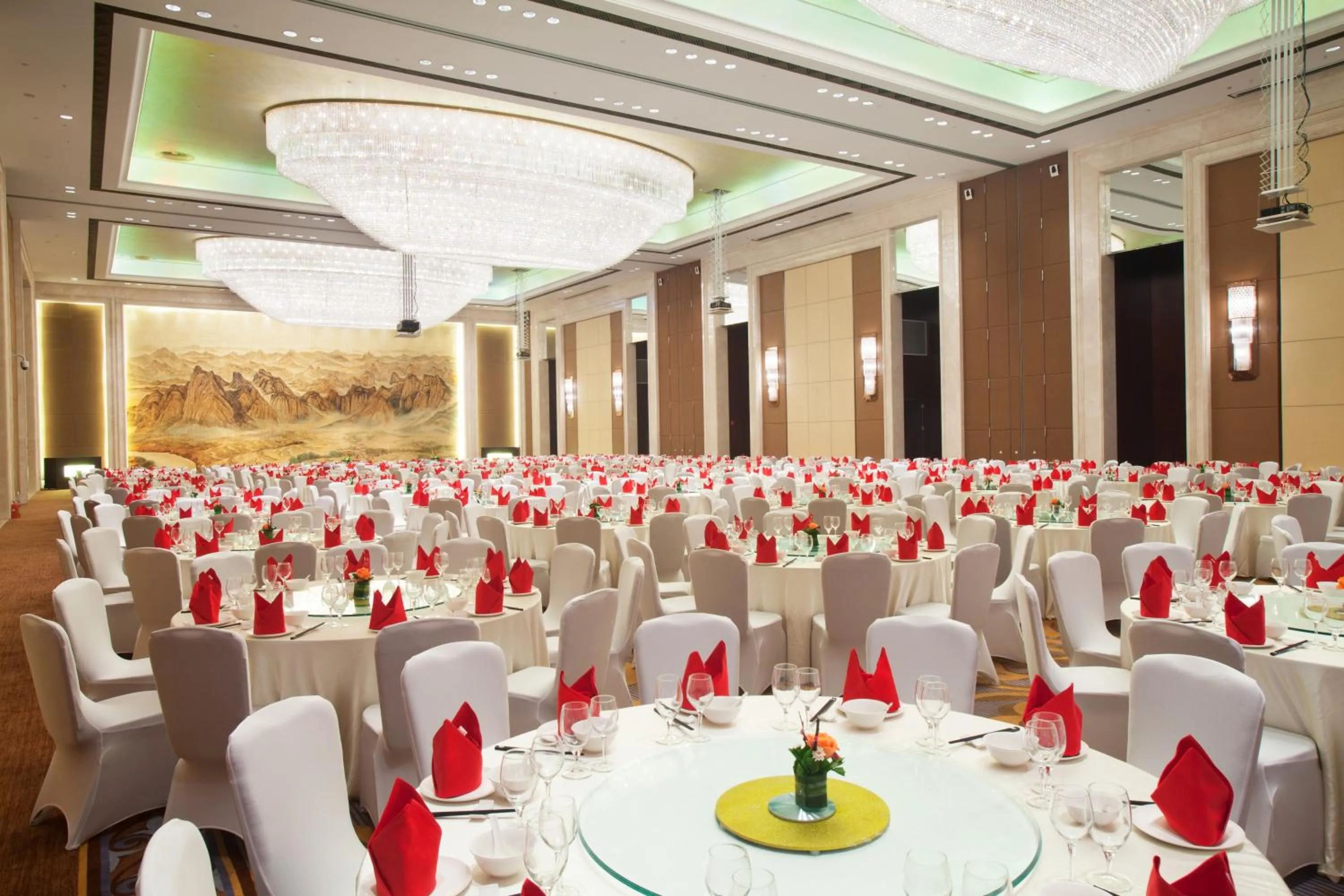 Meeting/conference room in Crowne Plaza Yichang by IHG