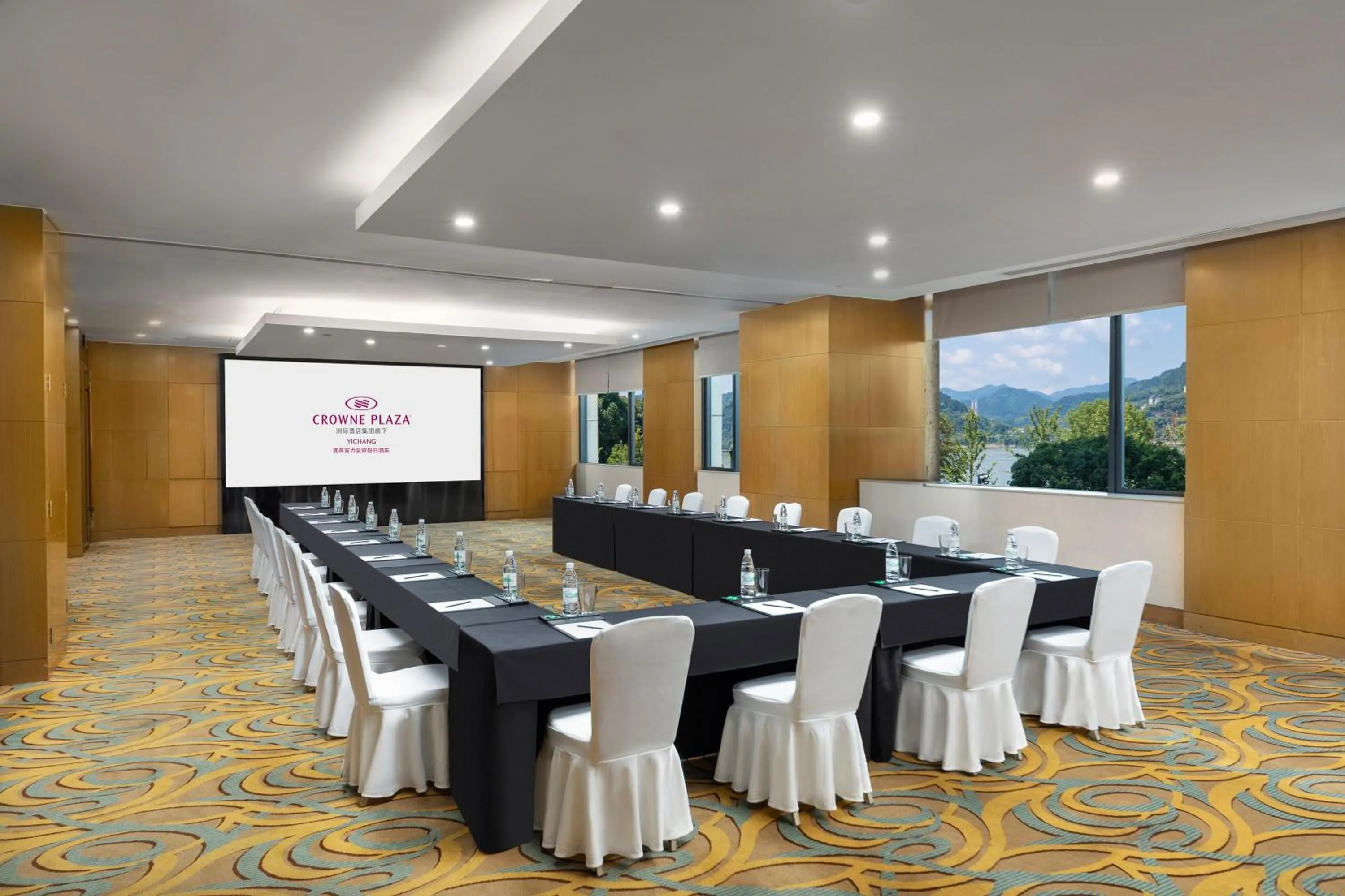 Meeting/conference room in Crowne Plaza Yichang by IHG