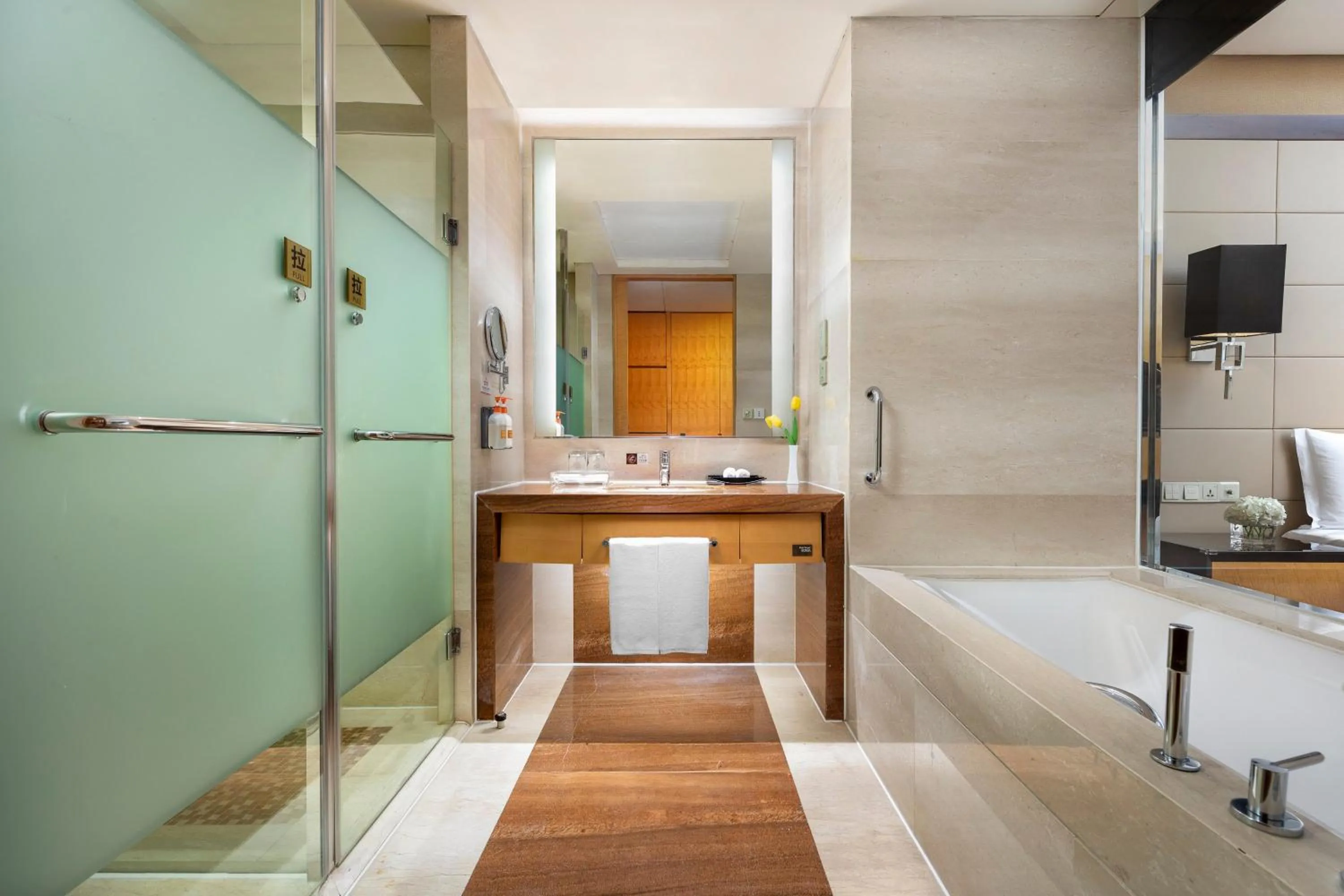 Photo of the whole room in Crowne Plaza Yichang by IHG