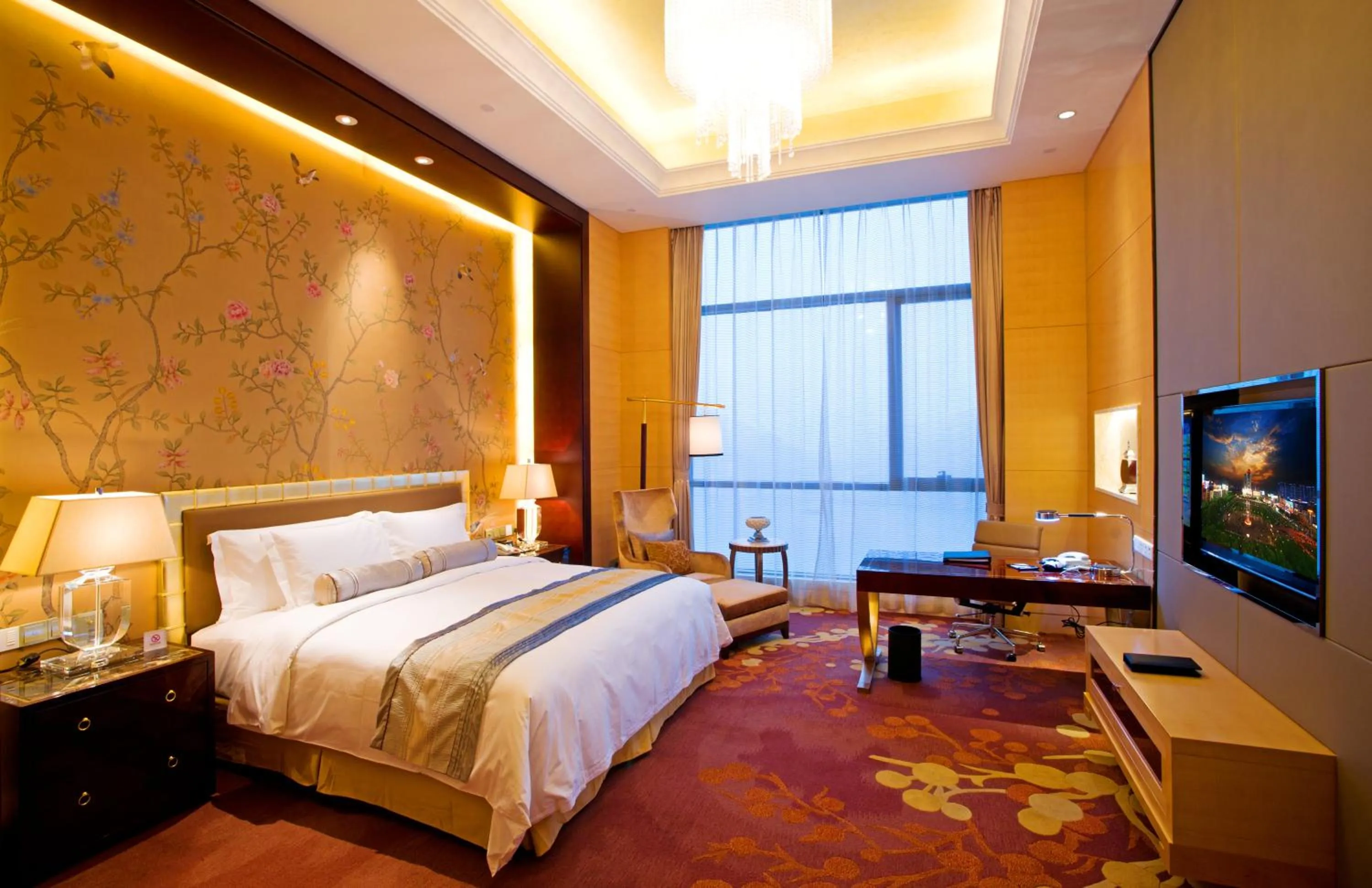 Bedroom, Bed in Crowne Plaza Yichang by IHG