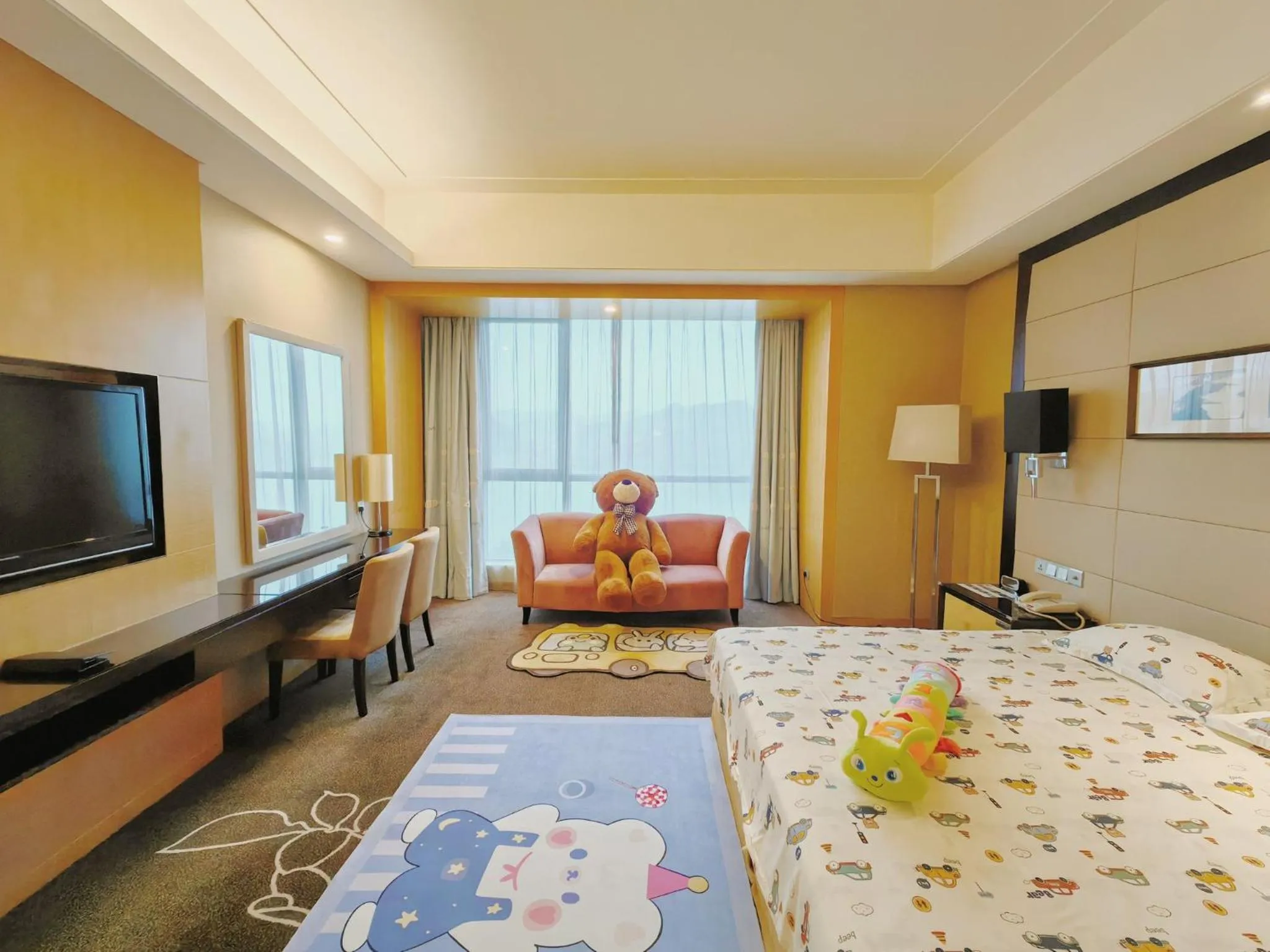Bedroom, Bed in Crowne Plaza Yichang by IHG