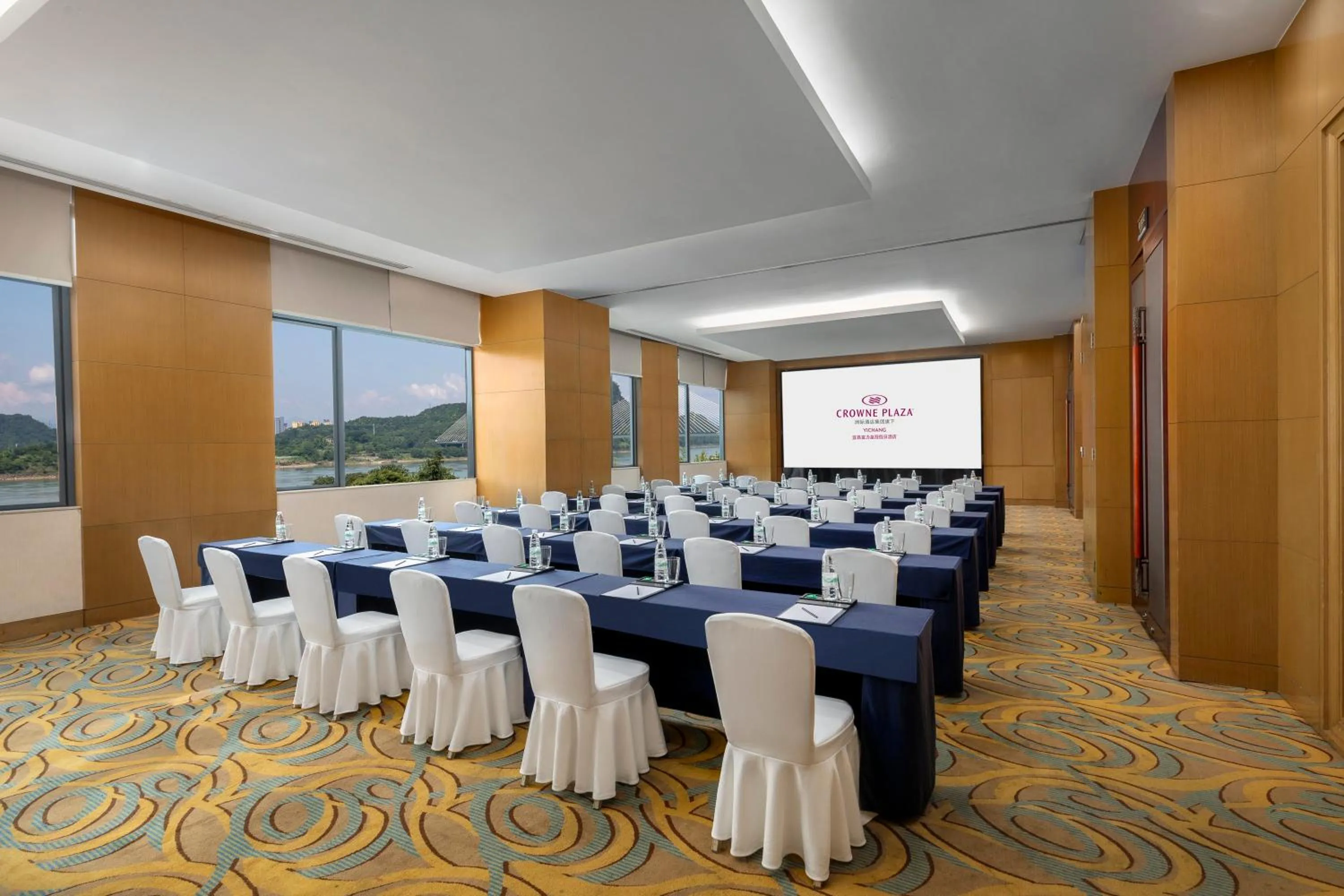 Meeting/conference room in Crowne Plaza Yichang by IHG