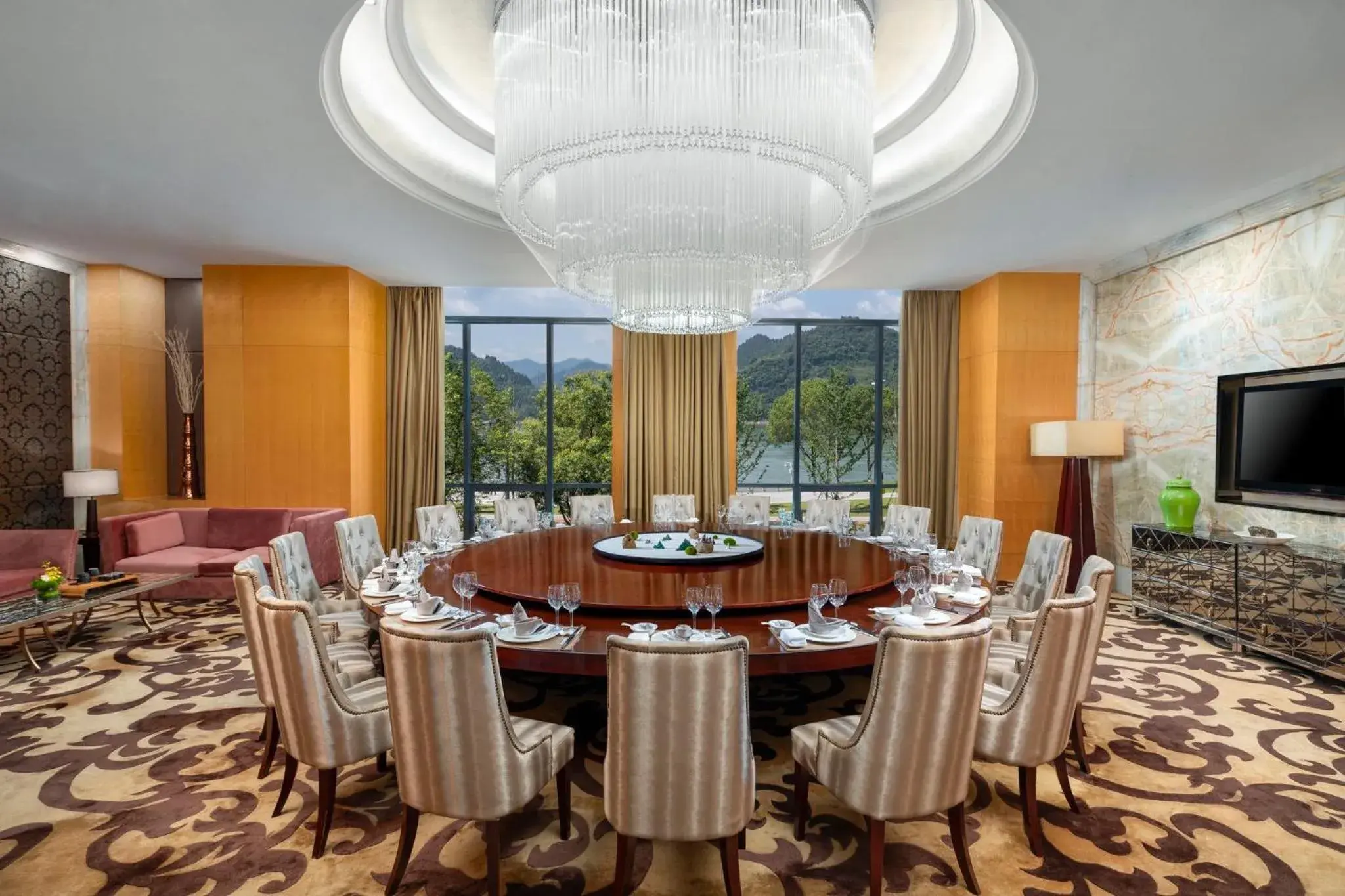Restaurant/places to eat in Crowne Plaza Yichang by IHG Restaurant/places to eat in Crowne Plaza Yichang by IHG