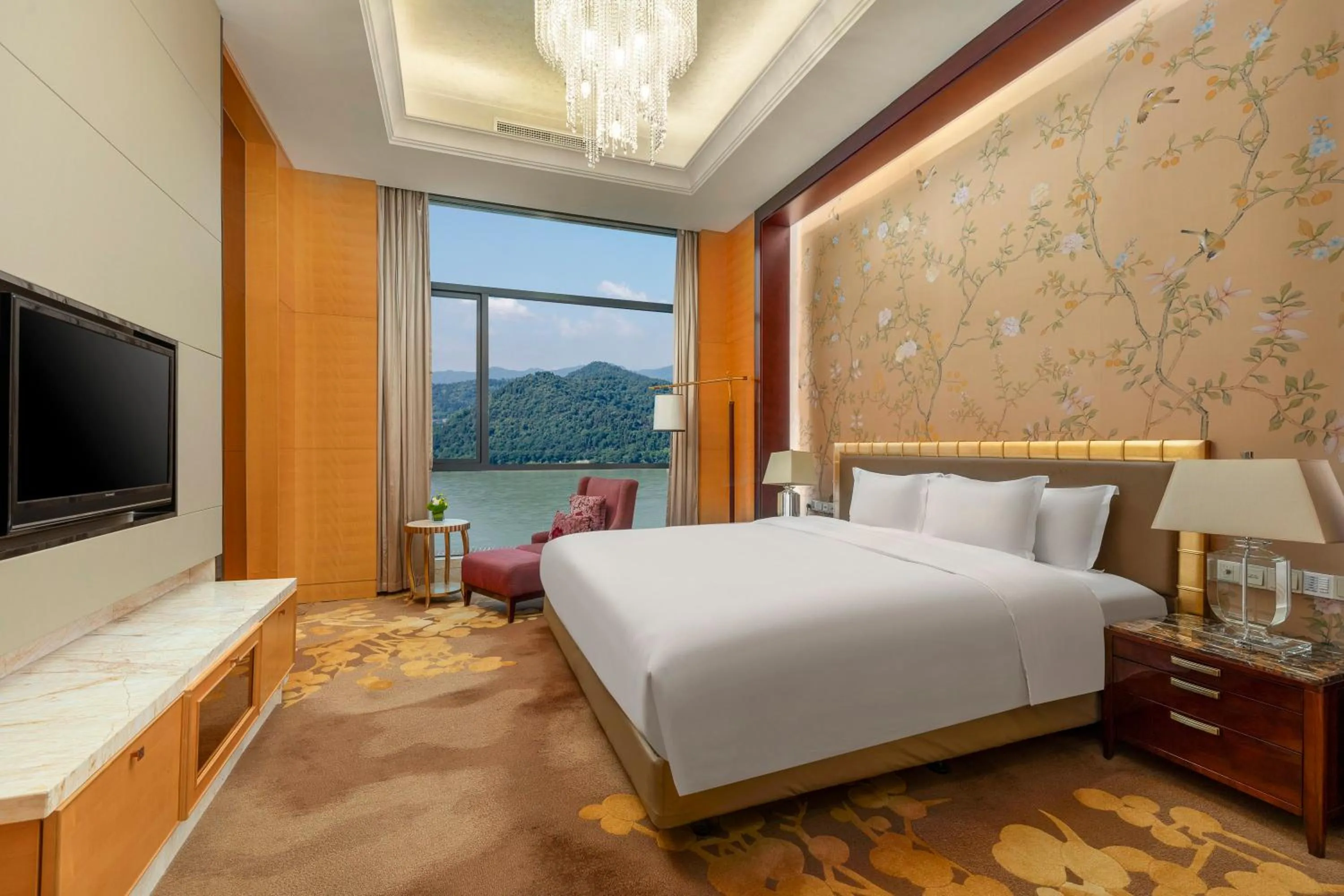 Bedroom, Bed in Crowne Plaza Yichang by IHG