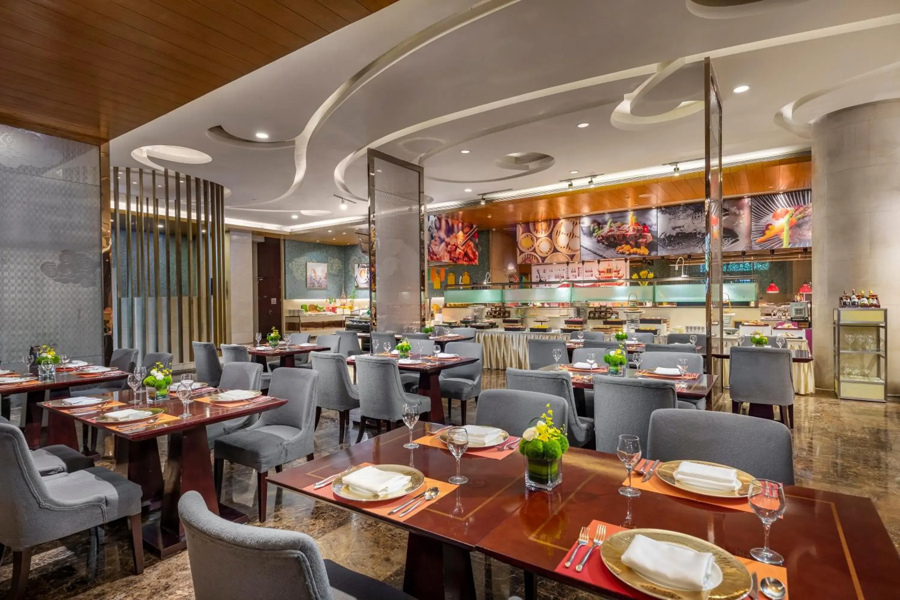 Restaurant/places to eat in Crowne Plaza Yichang by IHG Restaurant/places to eat in Crowne Plaza Yichang by IHG