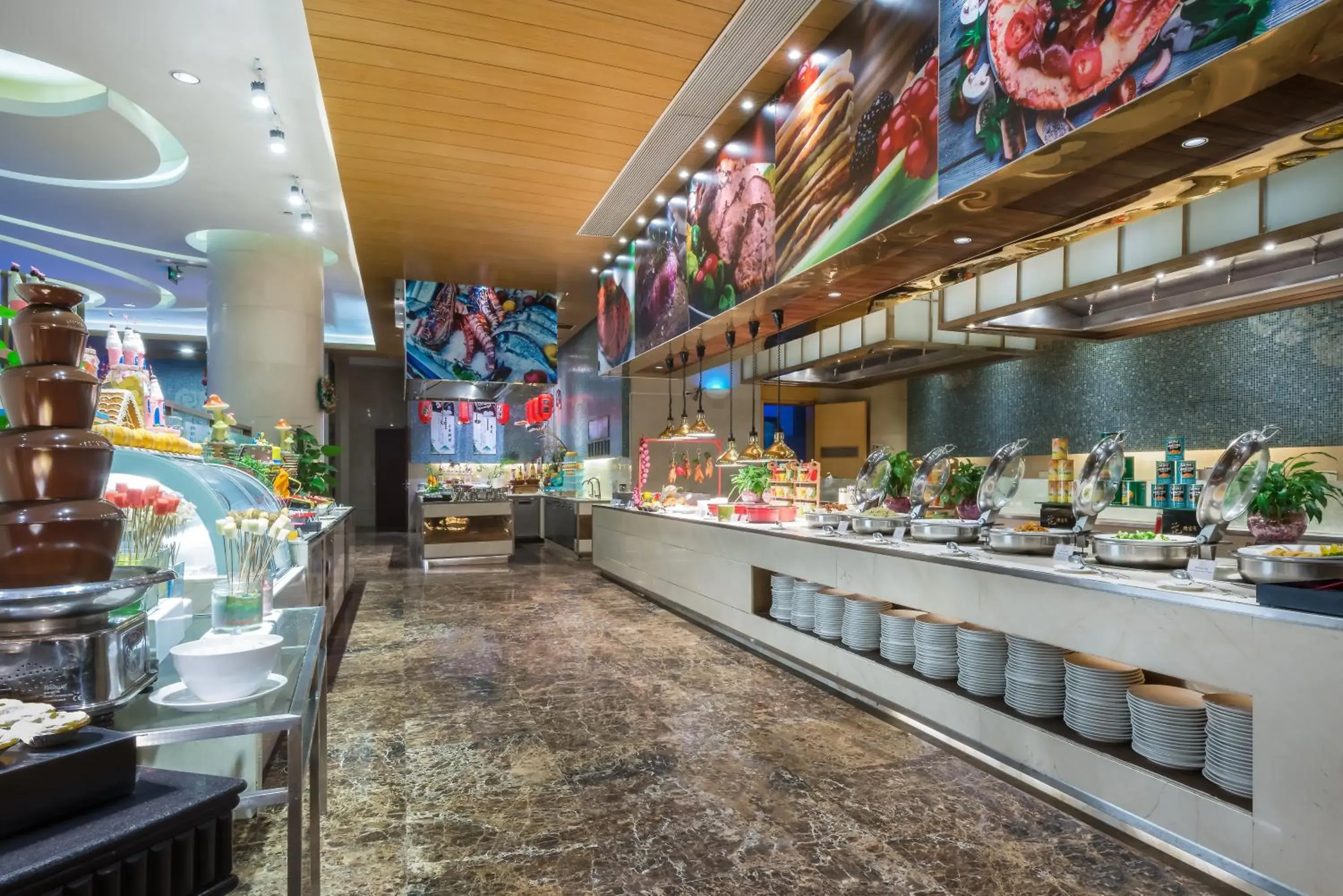 Restaurant/places to eat in Crowne Plaza Yichang by IHG Restaurant/places to eat in Crowne Plaza Yichang by IHG