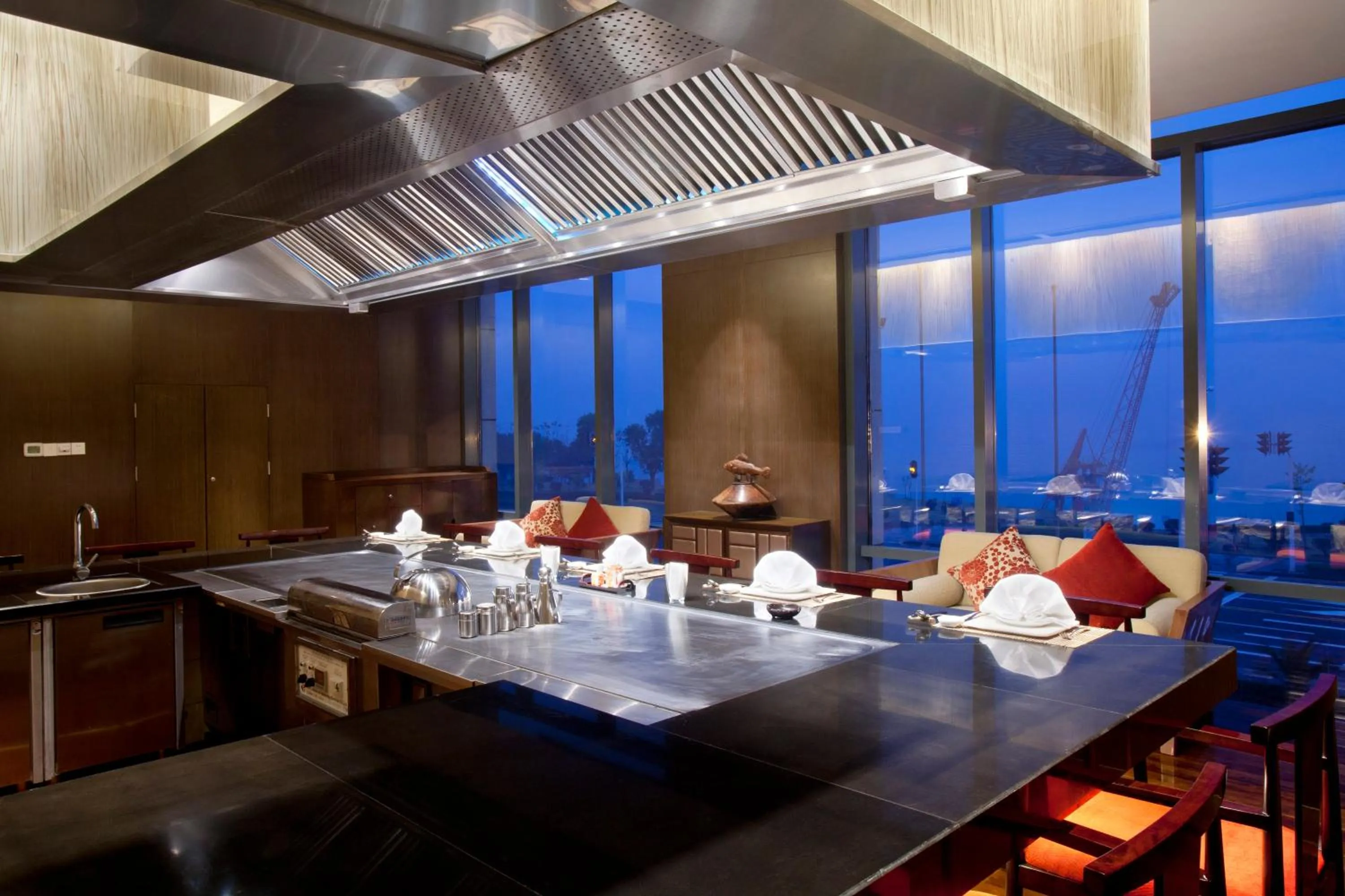 Restaurant/places to eat in Crowne Plaza Yichang by IHG