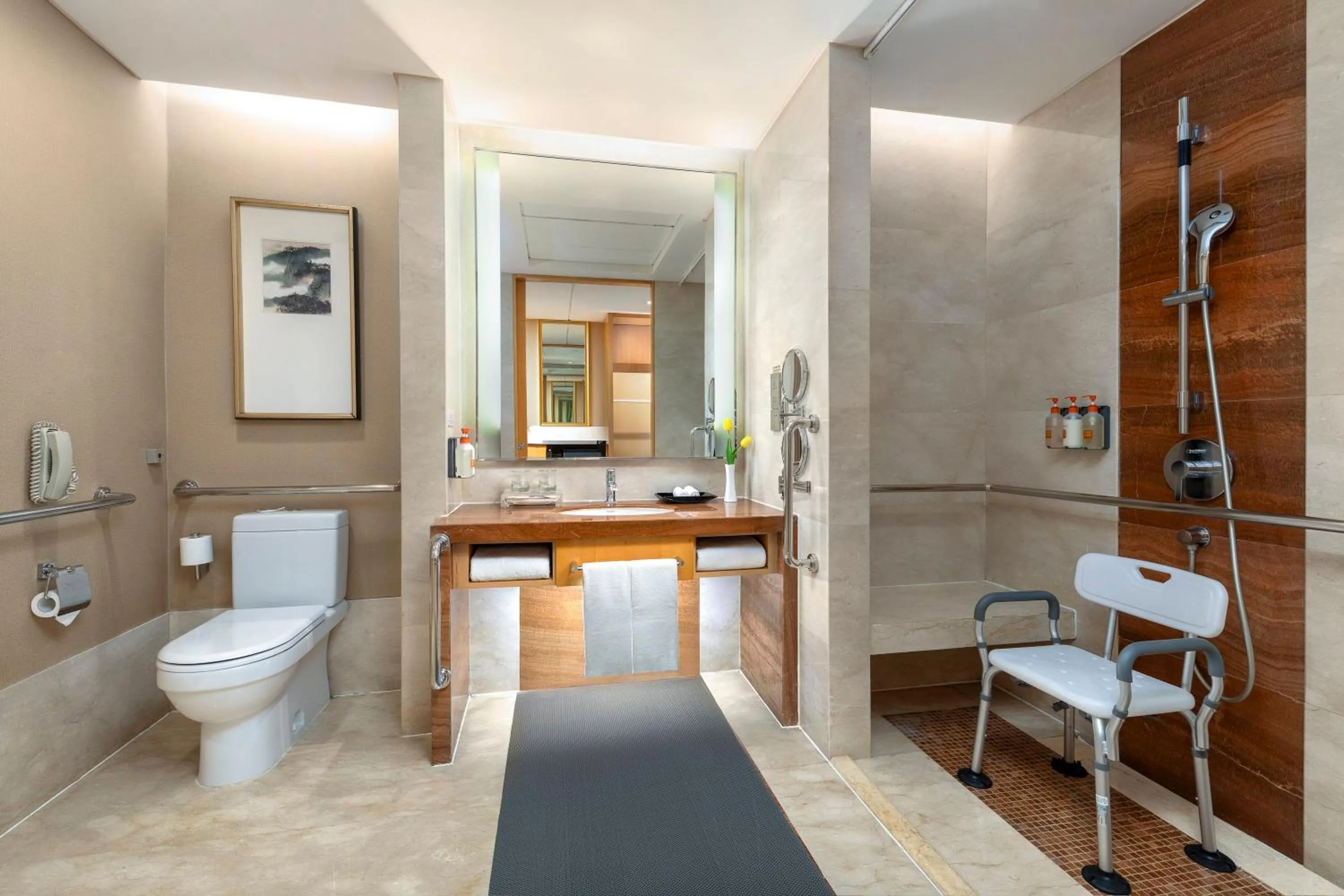 Photo of the whole room in Crowne Plaza Yichang by IHG