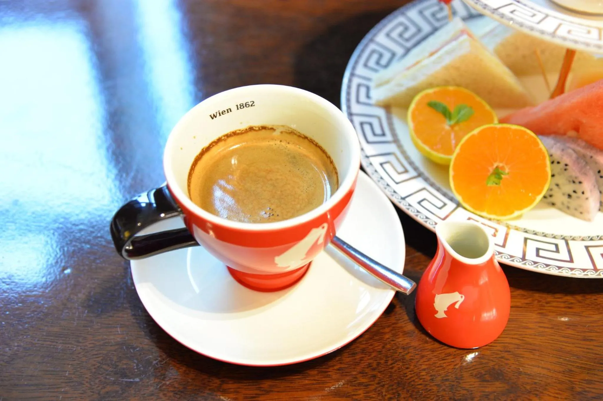 Coffee/tea facilities in Crowne Plaza Yichang by IHG