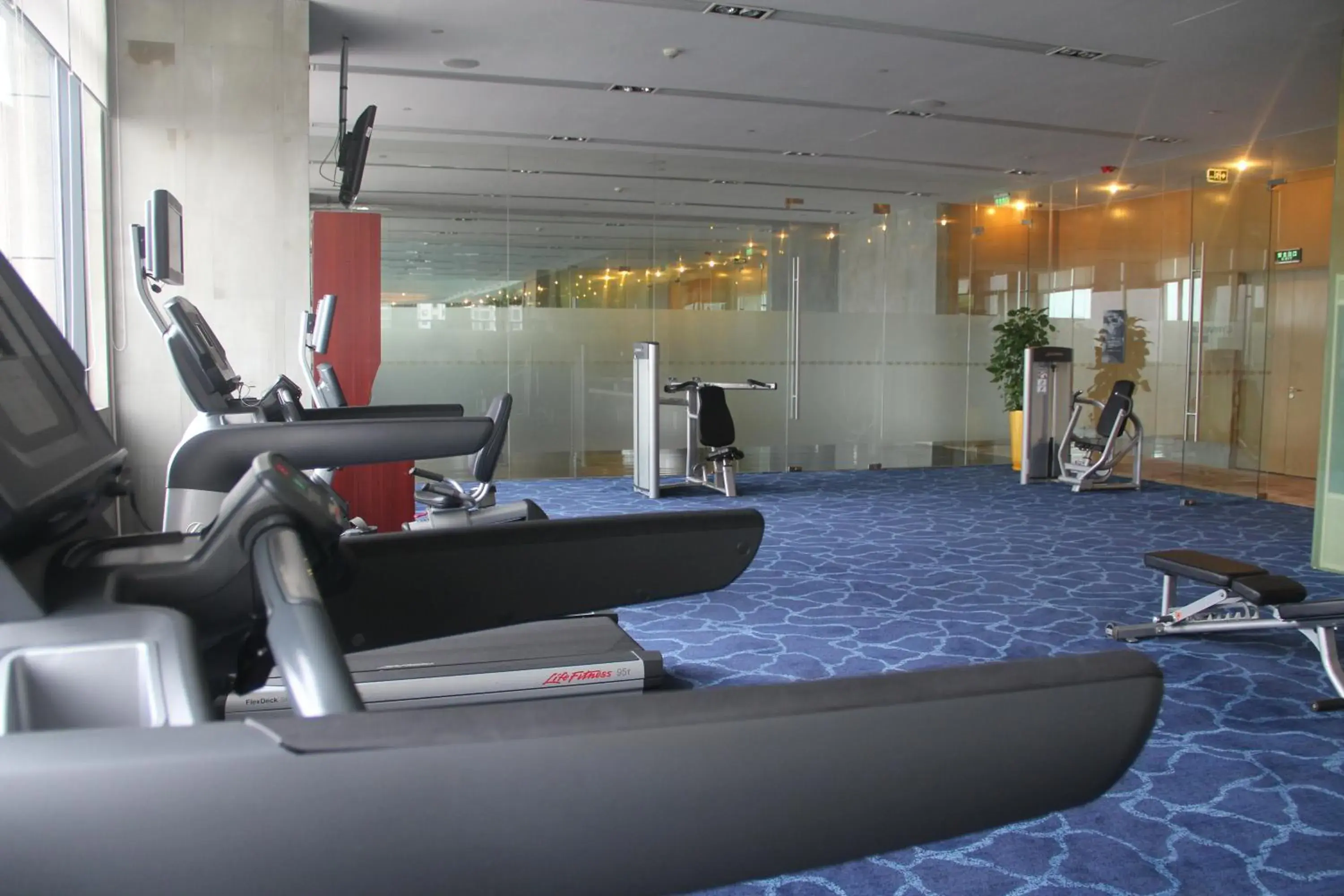 Fitness centre/facilities in Crowne Plaza Yichang by IHG Fitness centre/facilities in Crowne Plaza Yichang by IHG