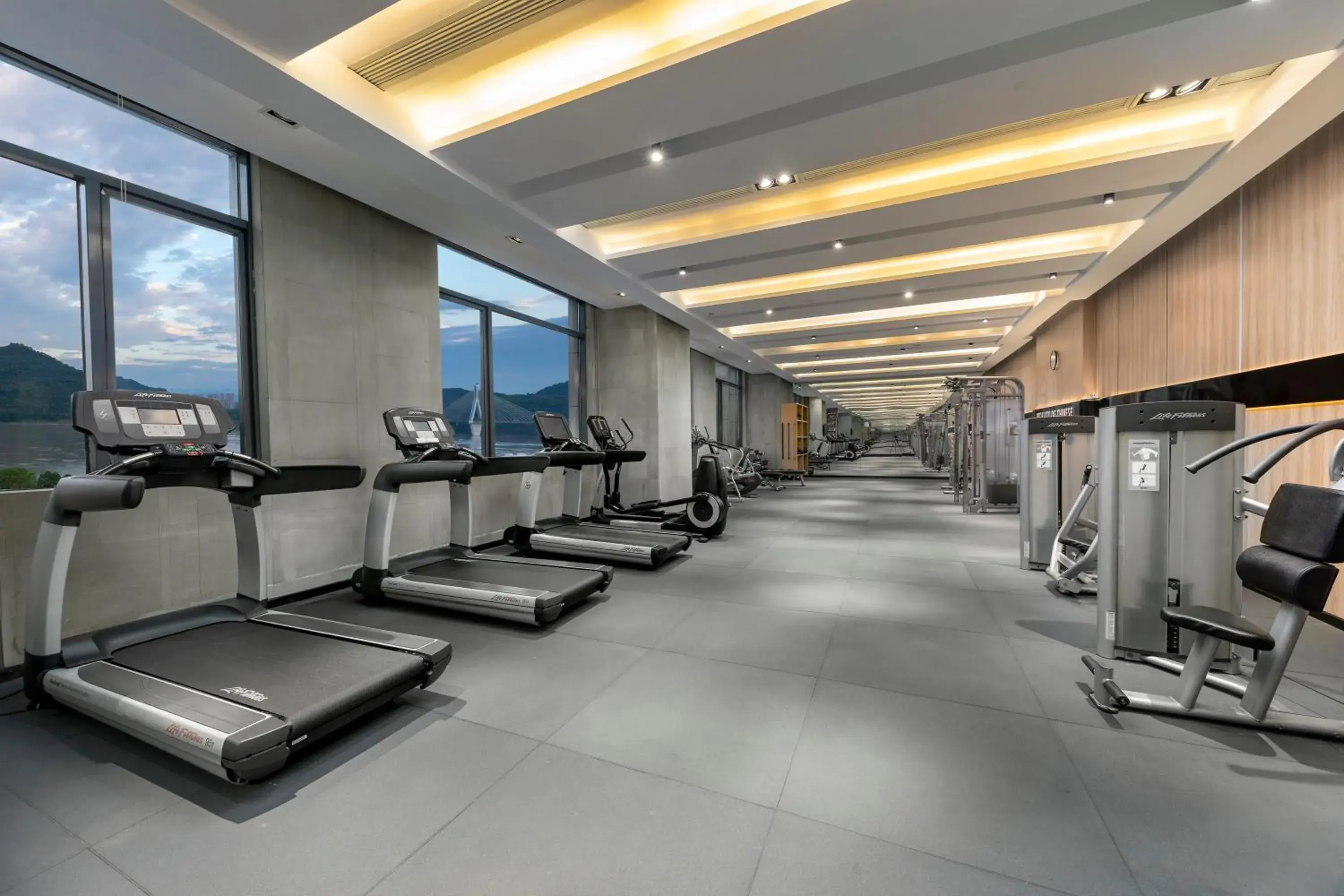 Fitness centre/facilities in Crowne Plaza Yichang by IHG Fitness centre/facilities in Crowne Plaza Yichang by IHG